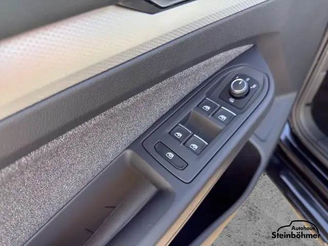 Volkswagen Golf view 16