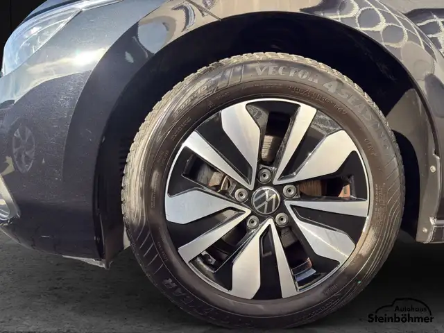 Volkswagen Golf view 12
