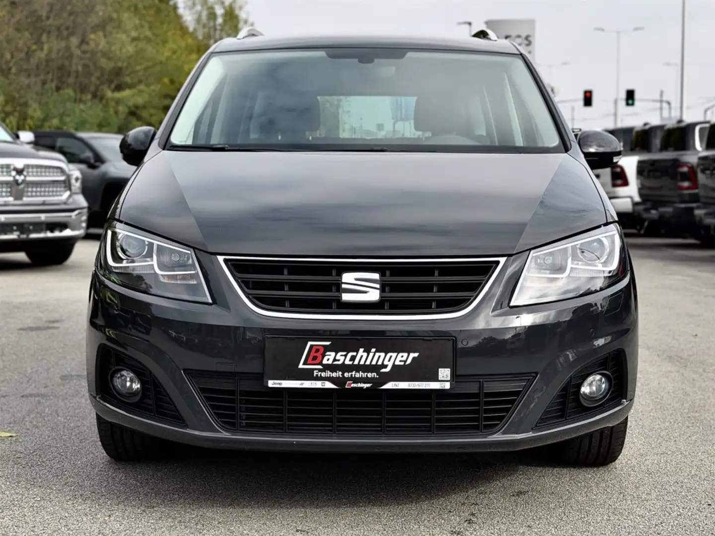 SEAT Alhambra Executive 1,4 TSI DSG Grau - 2