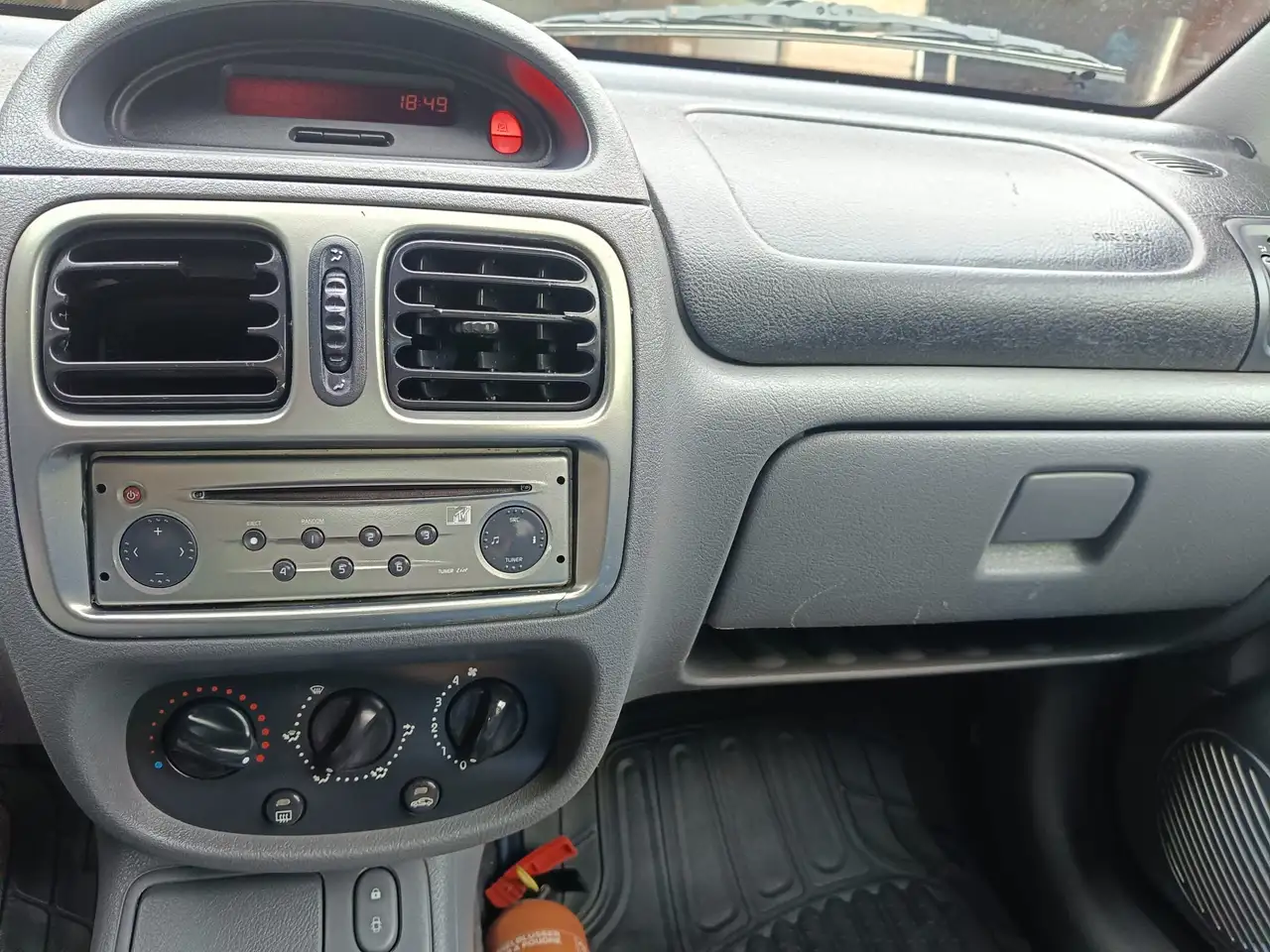 Renault Clio 1.2i slechts 136.000km, foto 9