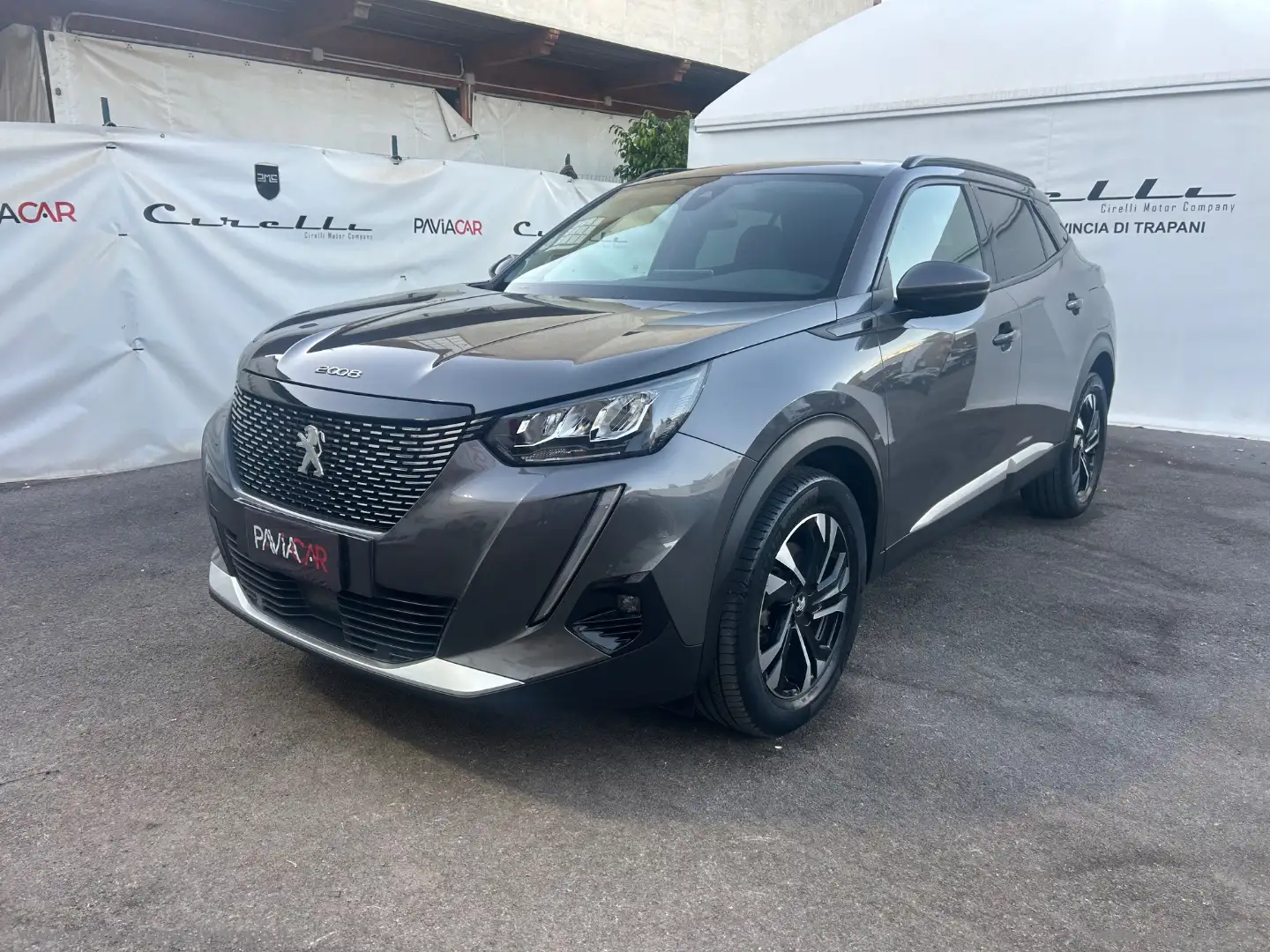 Peugeot 2008 BlueHDi 130 S&S EAT8 Allure Grau - 2