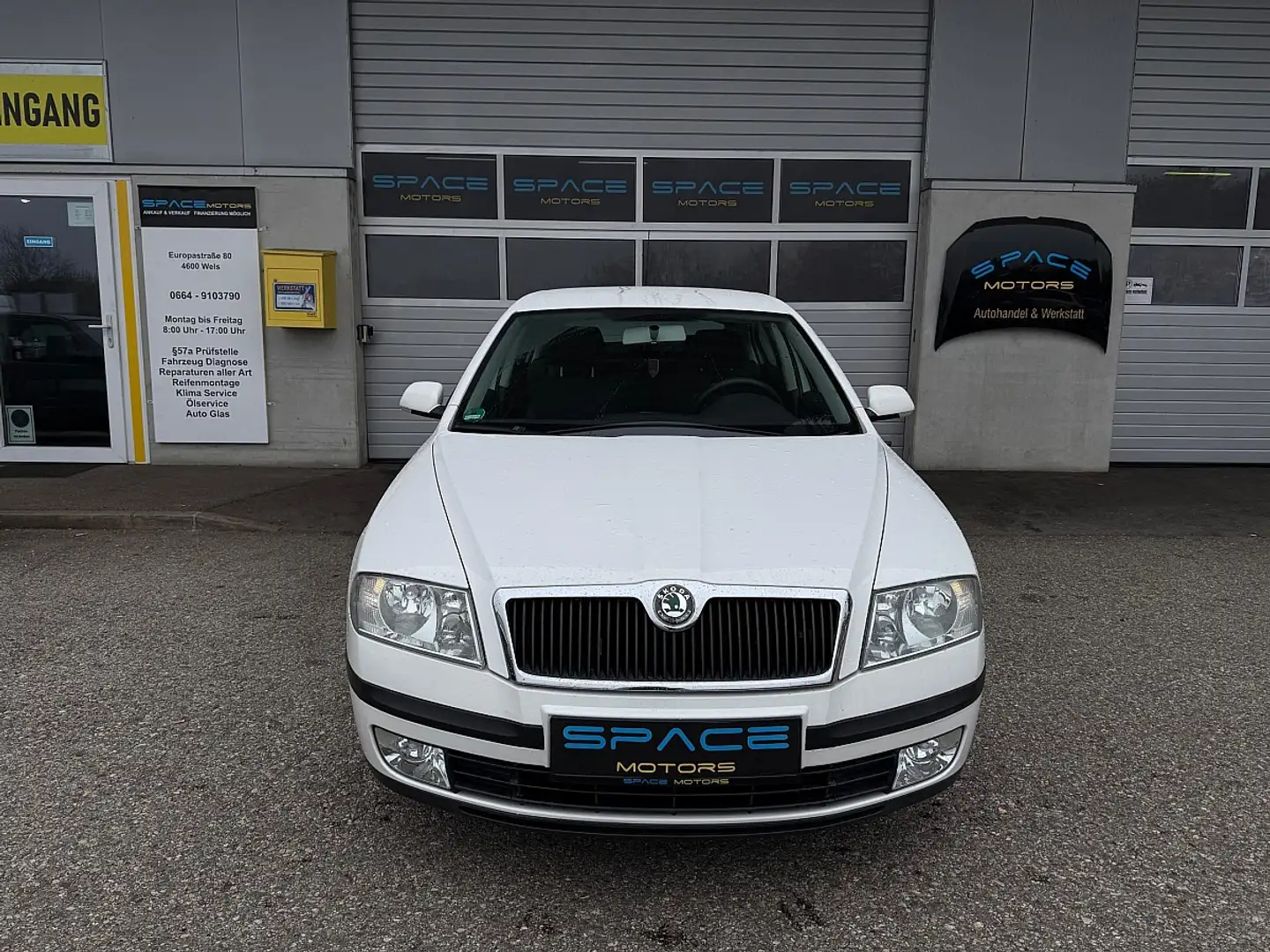 Skoda Octavia 1,6 FSI Ambiente Weiß - 2