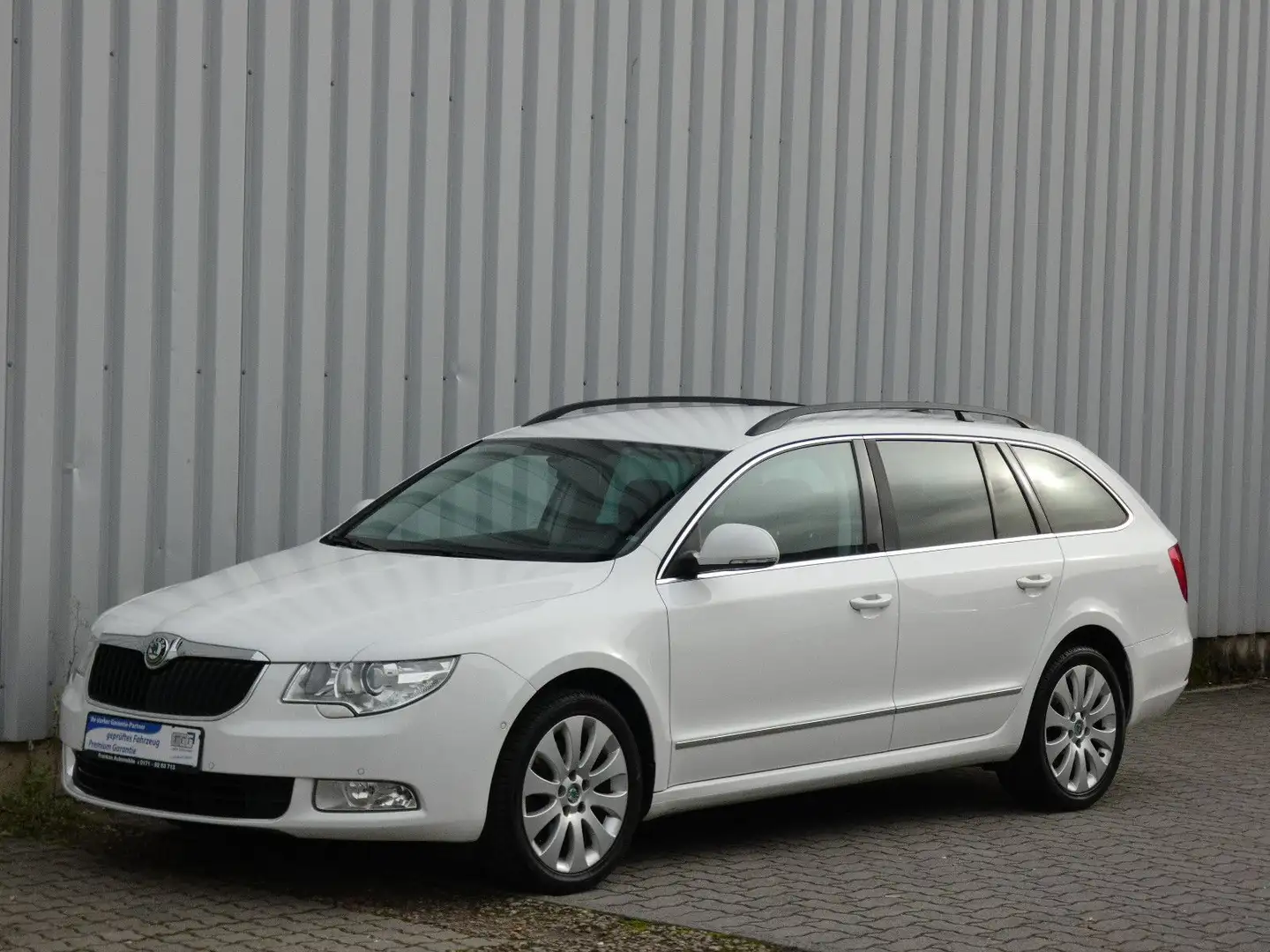 Skoda Superb Combi Elegance-Klima-Navi-Xenon-PDC-Alu Weiß - 2