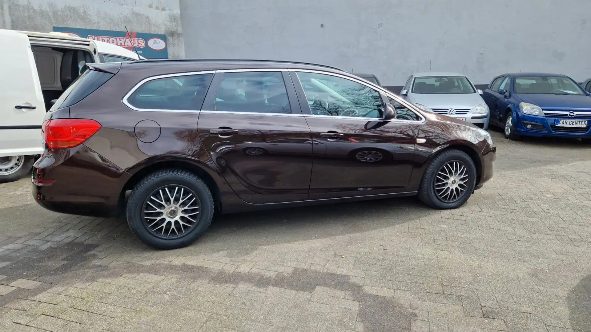 Opel Astra J 1.4 Sports Tourer Design Edition Bruin - 2