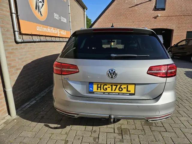 Volkswagen Passat view 28
