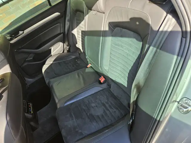 Volkswagen Passat view 26