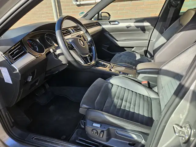 Volkswagen Passat view 7