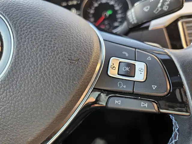 Volkswagen Passat view 22