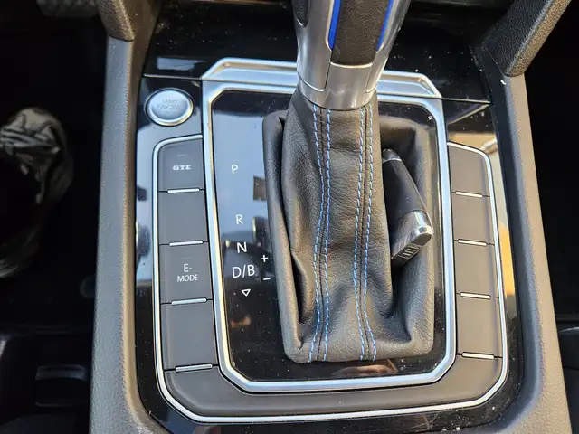 Volkswagen Passat view 19