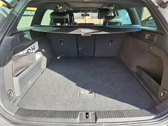 Volkswagen Passat view 30