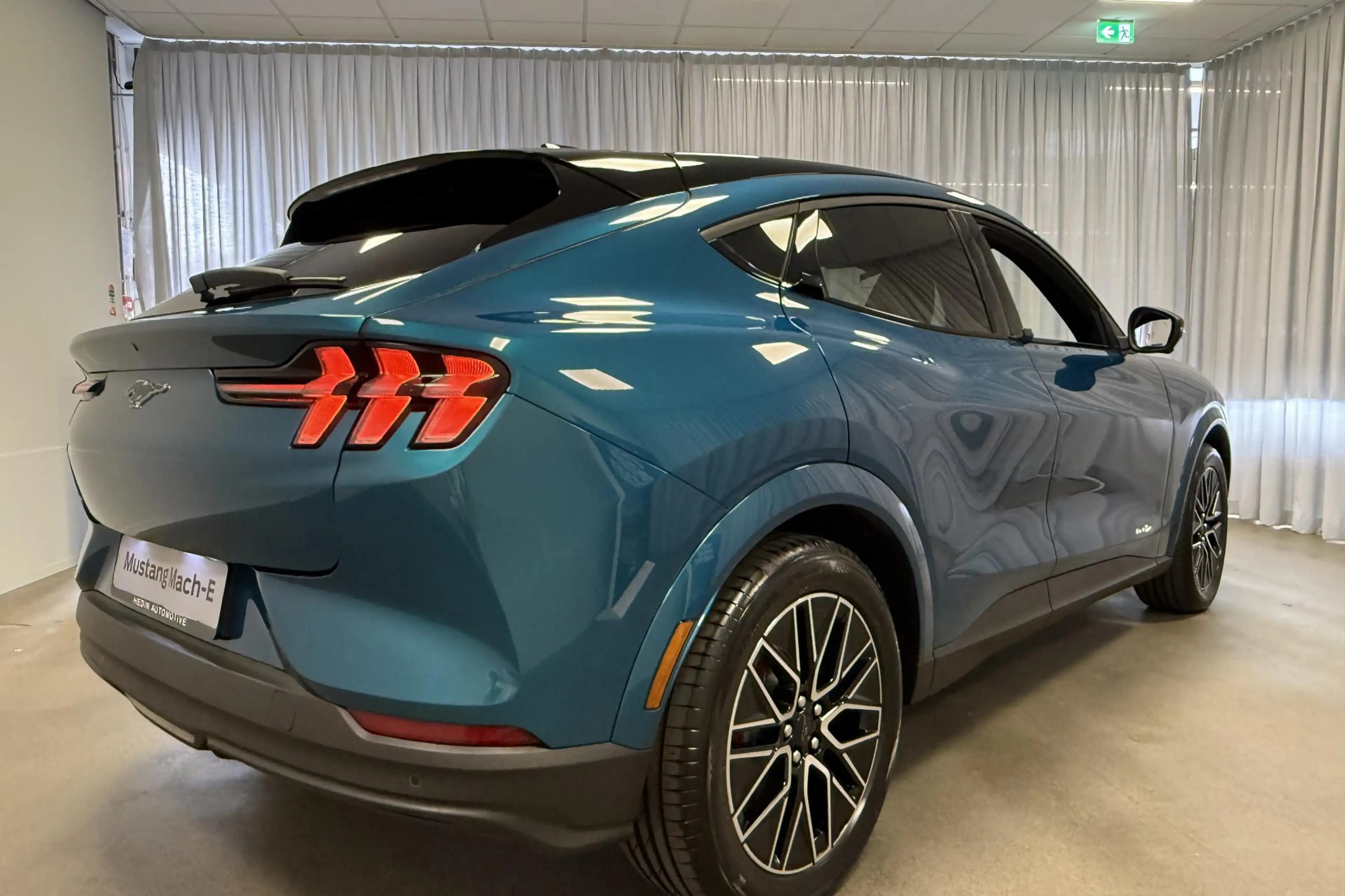 Ford Mustang Mach-E Extended Premium RWD 88 kWh 5000,- Ford Voordeel | — photo 2