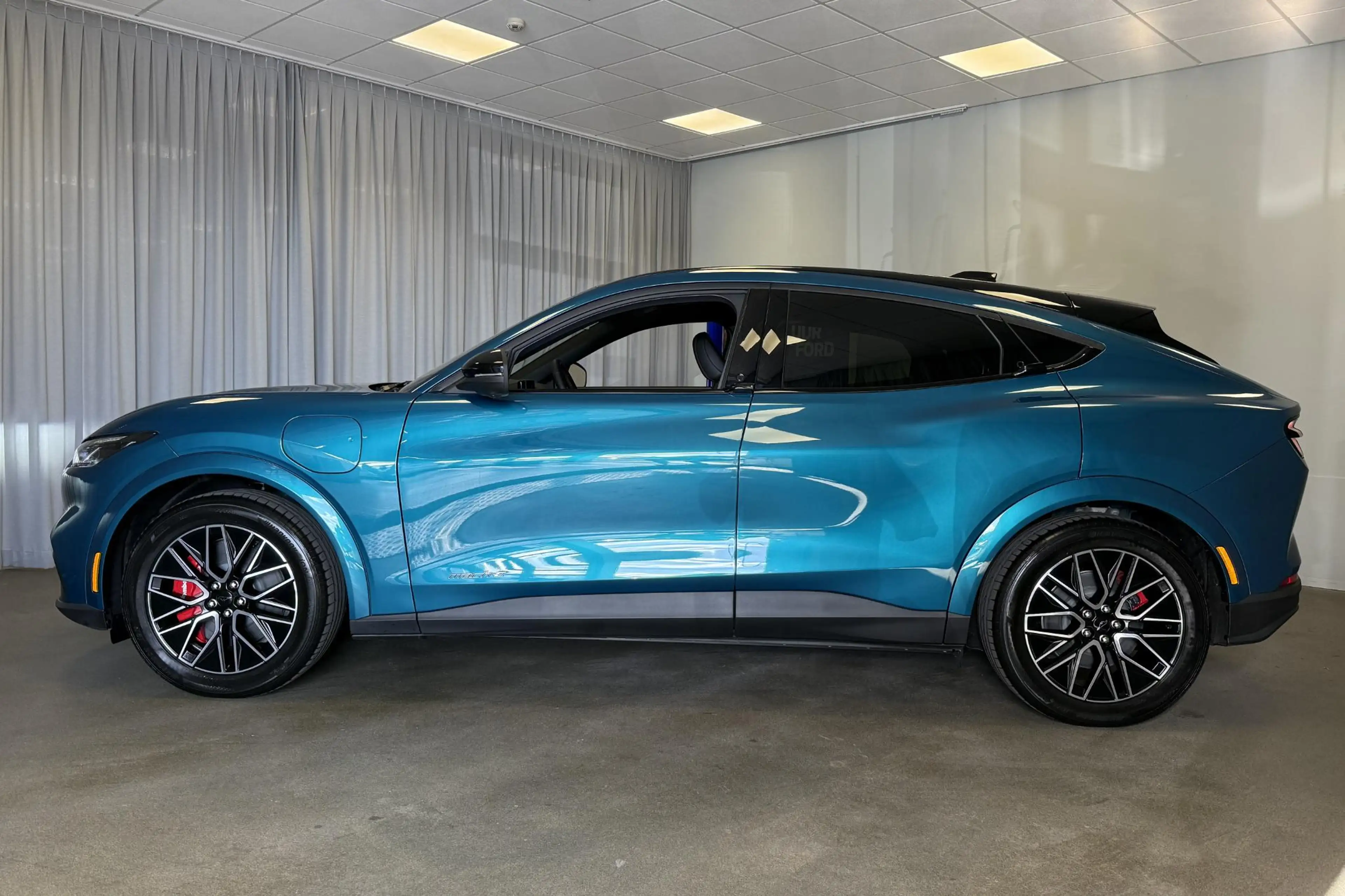 Ford Mustang Mach-E Extended Premium RWD 88 kWh 5000,- Ford Voordeel | — photo 8