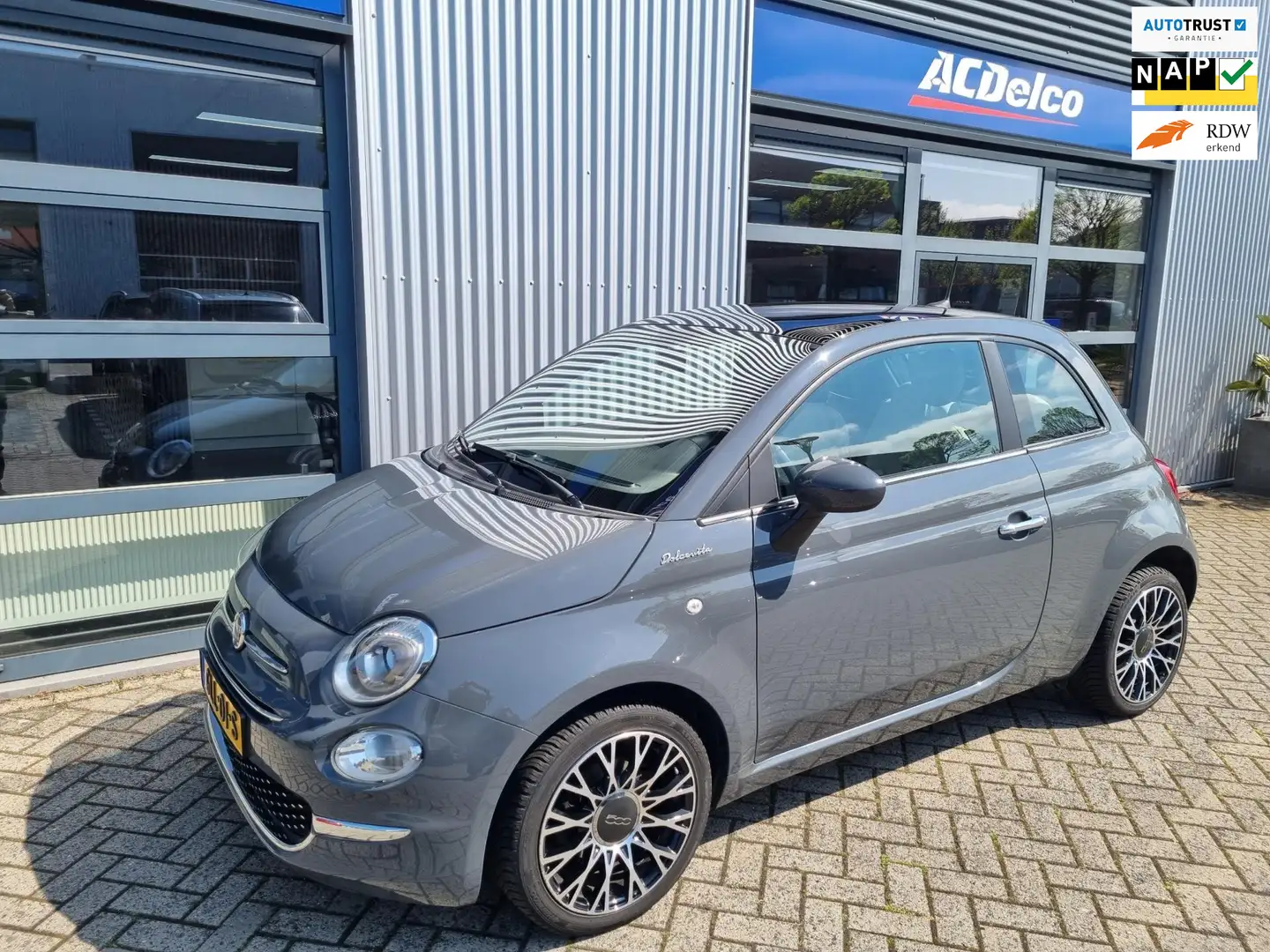 Fiat 500 1.0 Hybrid | dolcevita uitvoering | panodak | carp Grau - 1