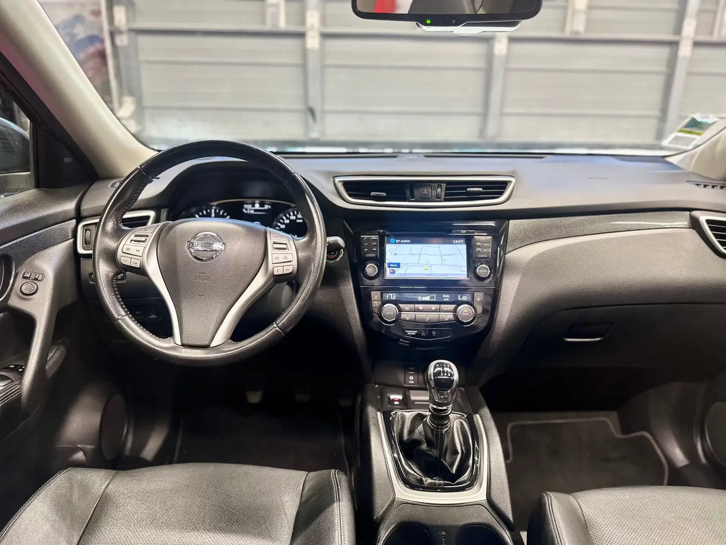 Nissan X-Trail Tekna Zwart - 2