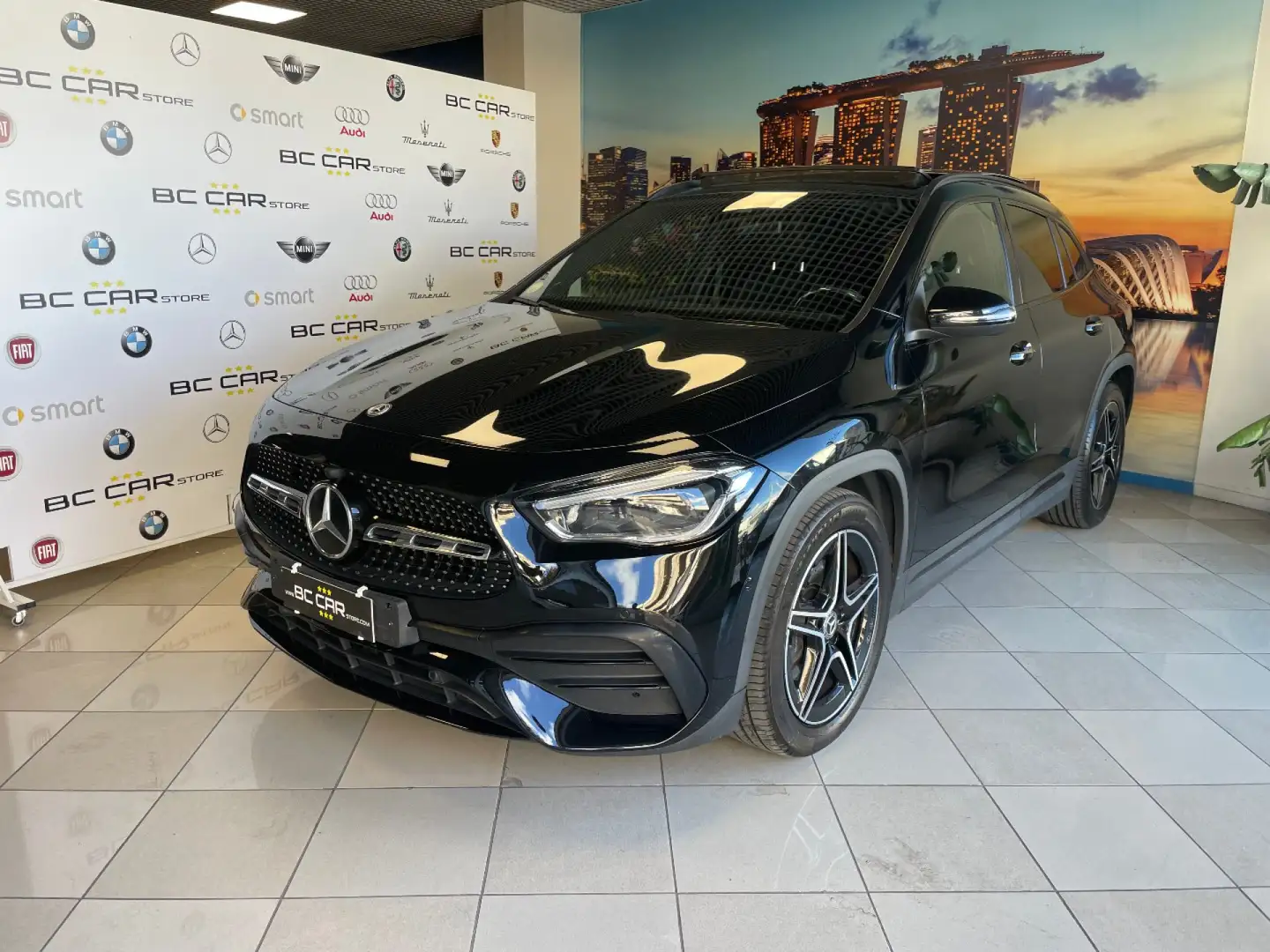 Mercedes-Benz GLA 200 d Auto Premium AMG *TETTO*NIGHT Nero - 1
