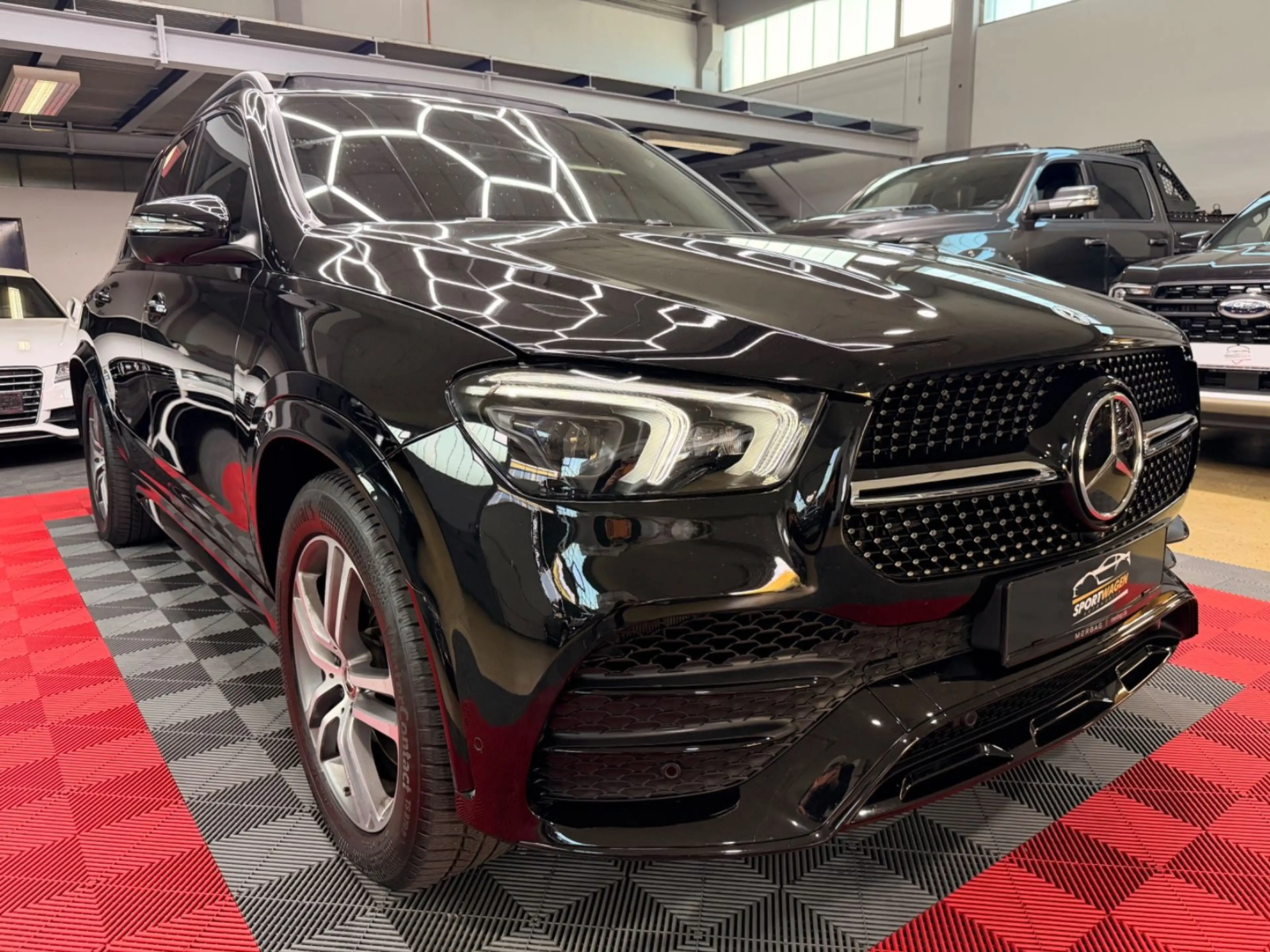 Mercedes-Benz GLE 400 d 4Matic AMG Line Pano HUD Burmester 360° — photo 15