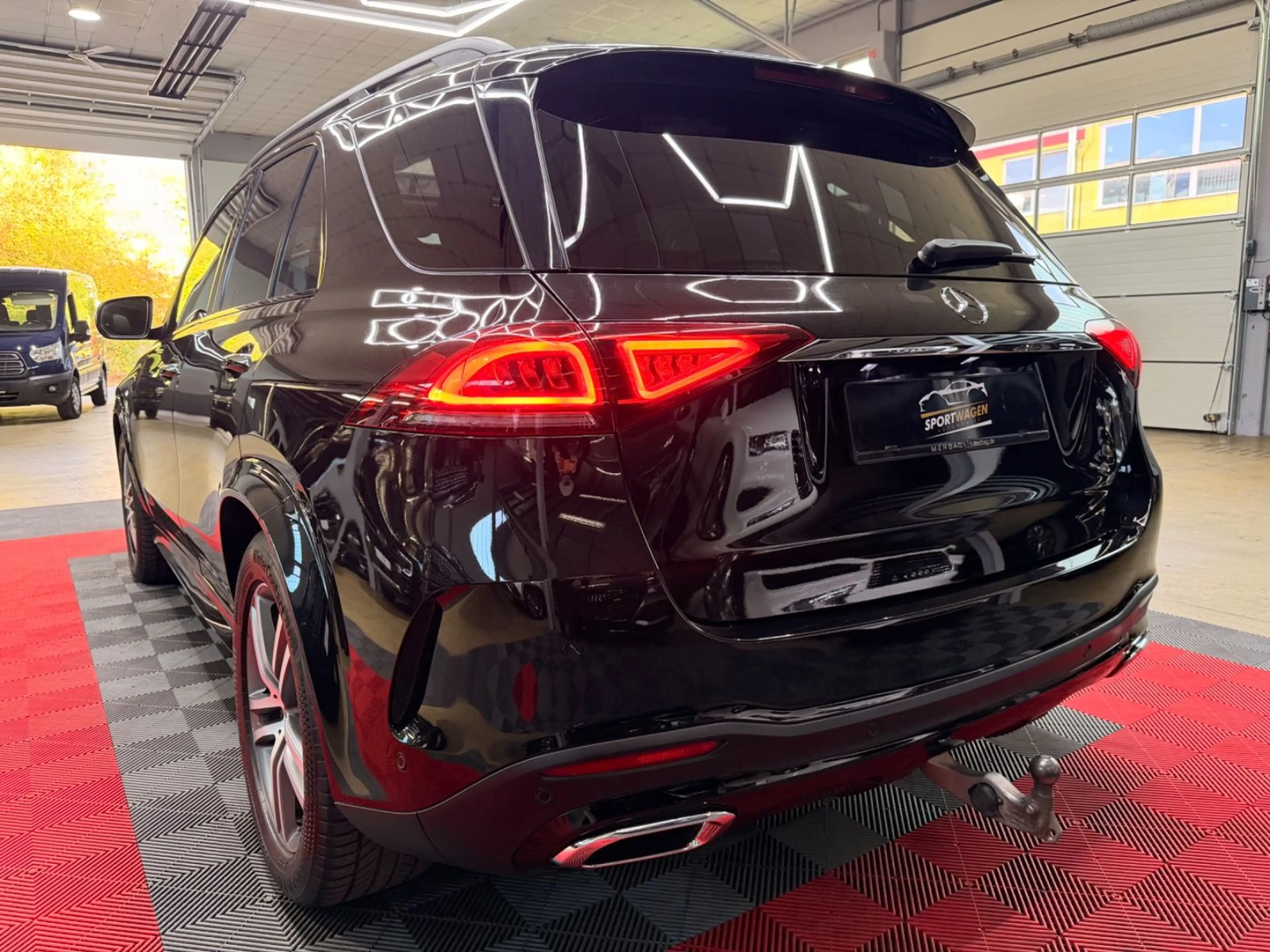 Mercedes-Benz GLE 400 d 4Matic AMG Line Pano HUD Burmester 360° — photo 11