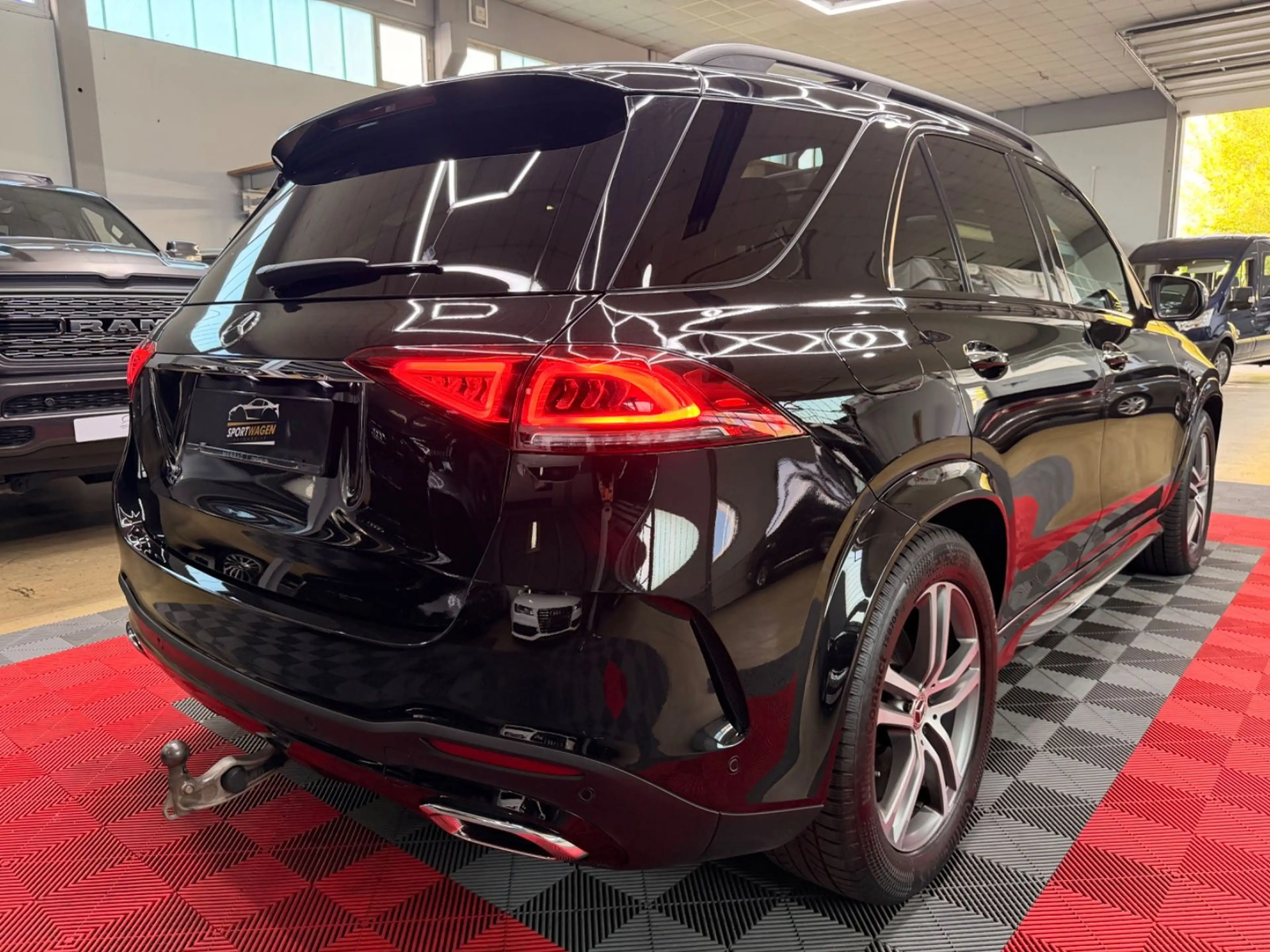 Mercedes-Benz GLE 400 d 4Matic AMG Line Pano HUD Burmester 360° — photo 14
