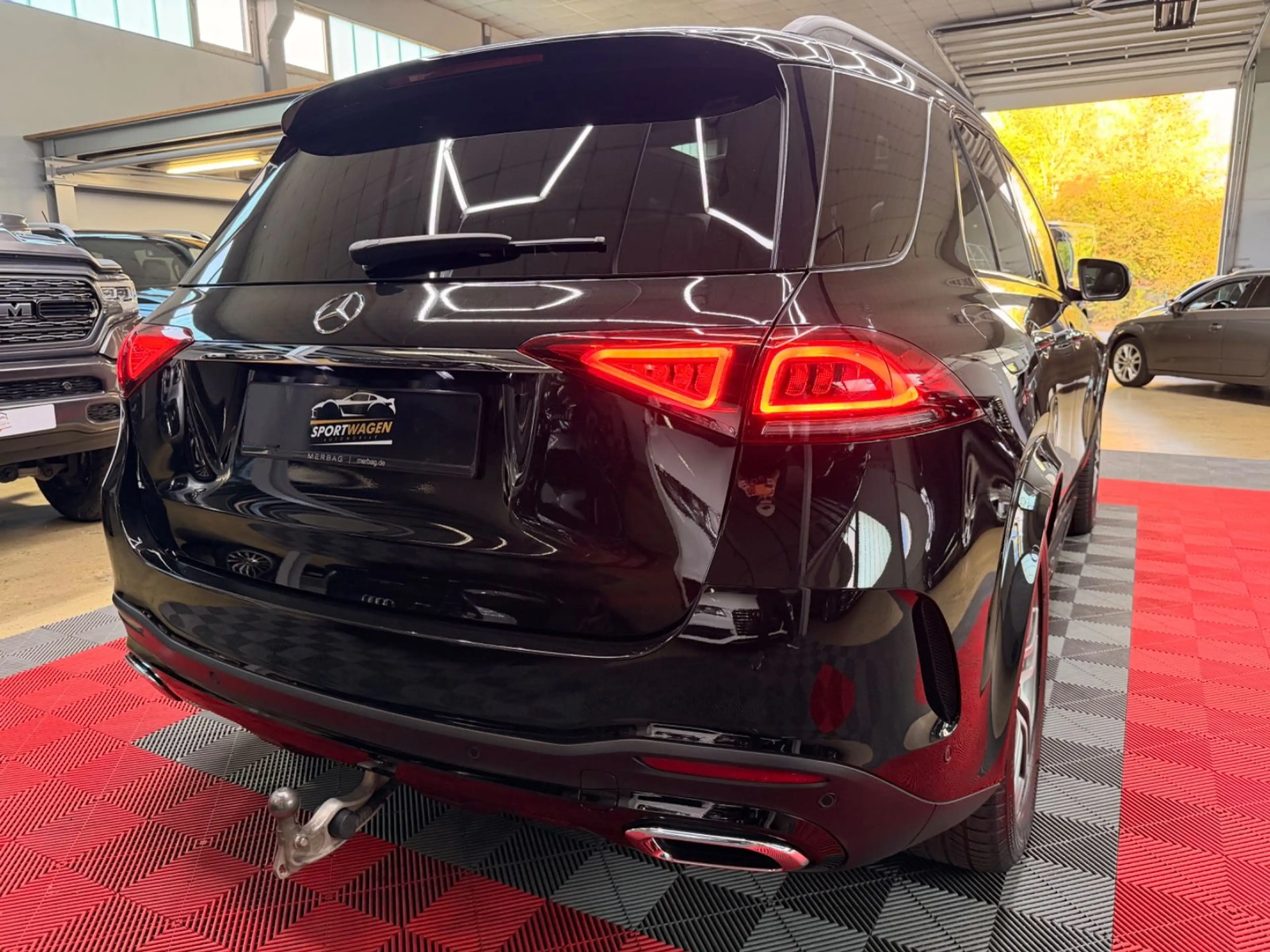 Mercedes-Benz GLE 400 d 4Matic AMG Line Pano HUD Burmester 360° — photo 9