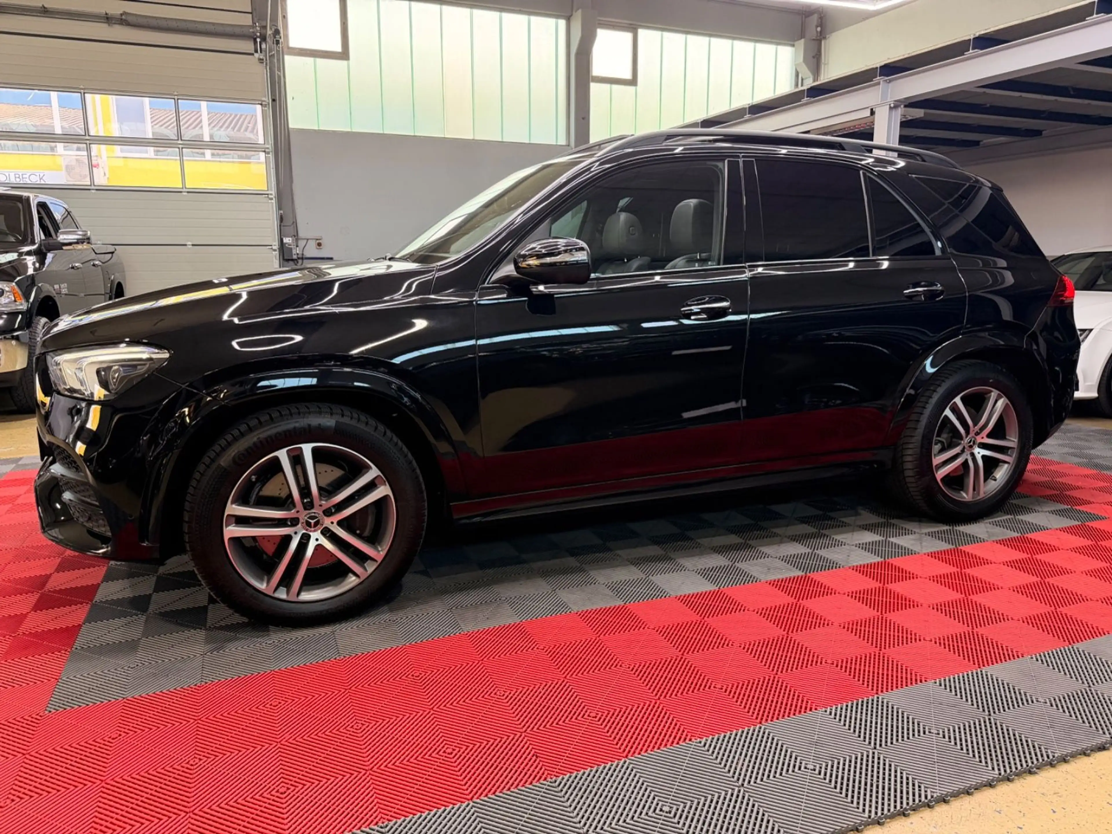 Mercedes-Benz GLE 400 d 4Matic AMG Line Pano HUD Burmester 360° — photo 8