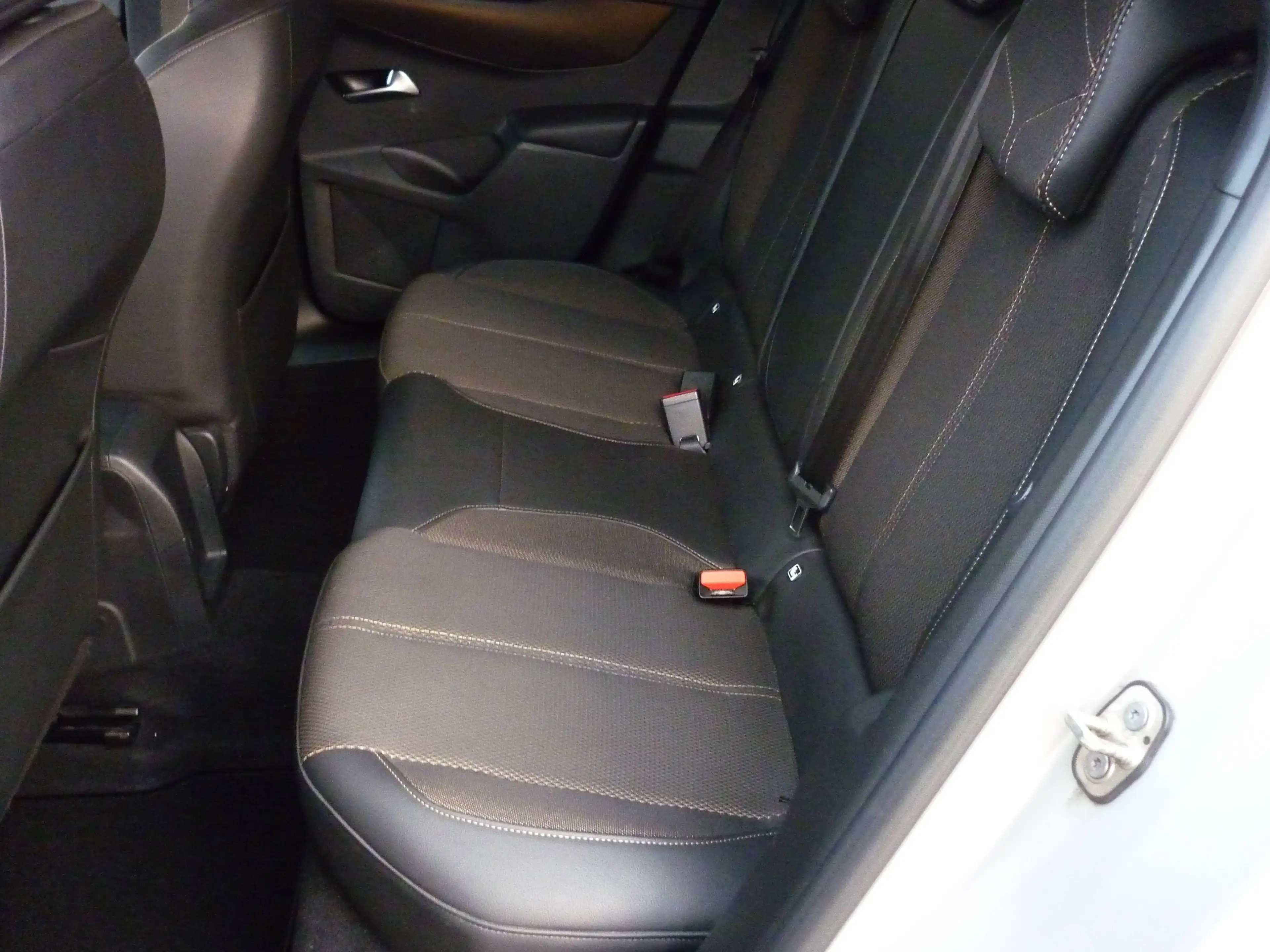 DS Automobiles DS 3 Crossback DS 3 CROSSBACK 1.2 PureTech — photo 6