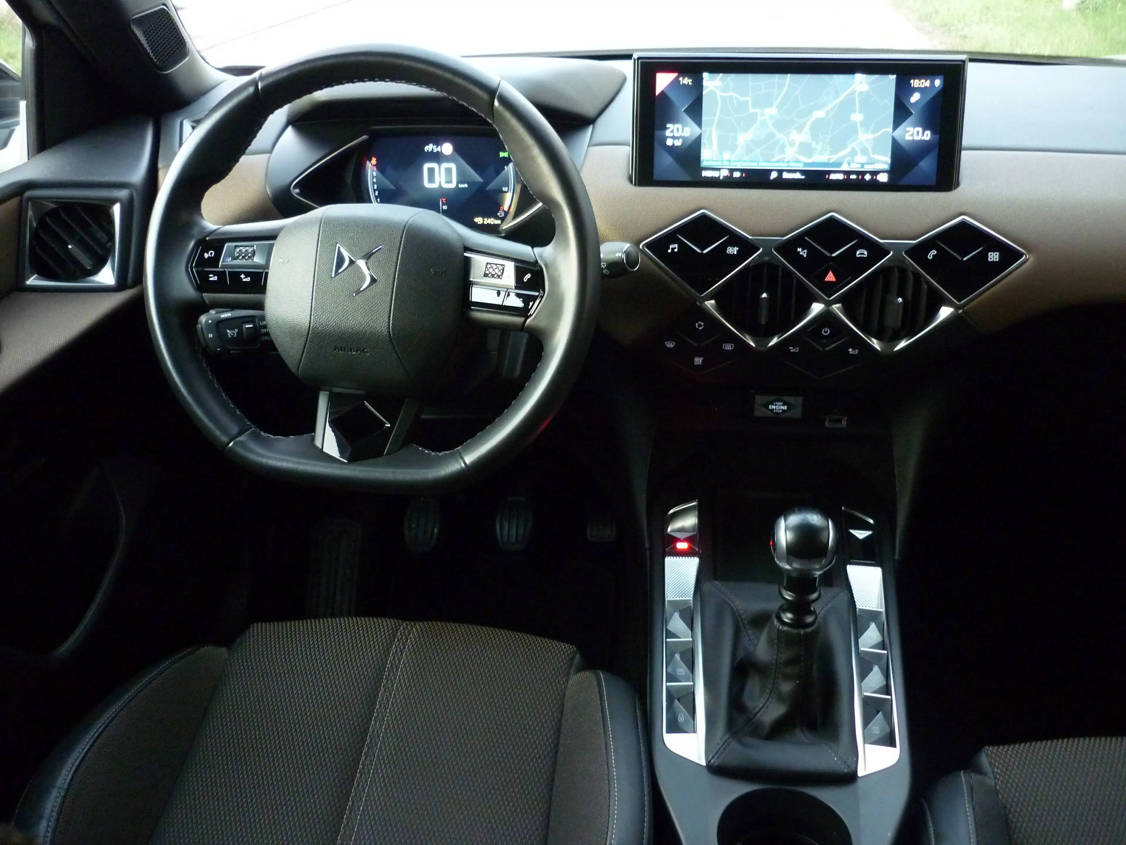 DS Automobiles DS 3 Crossback DS 3 CROSSBACK 1.2 PureTech — photo 4