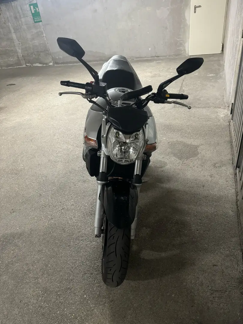 Suzuki GSR 600 - 1