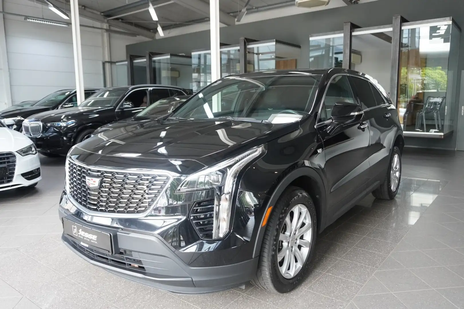 Cadillac XT4 350D Luxury LED ACC R.Cam CarPlay Schwarz - 1