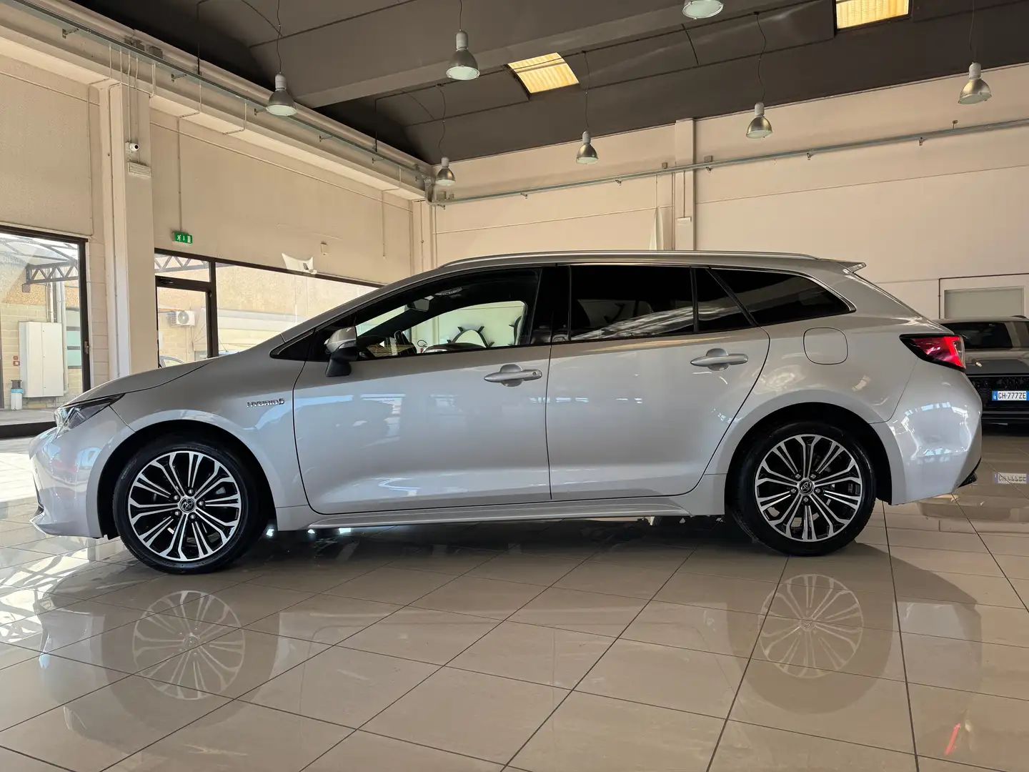 Toyota Corolla Touring Sports 2.0 Hybrid Style PREZZO REALE Zilver - 2