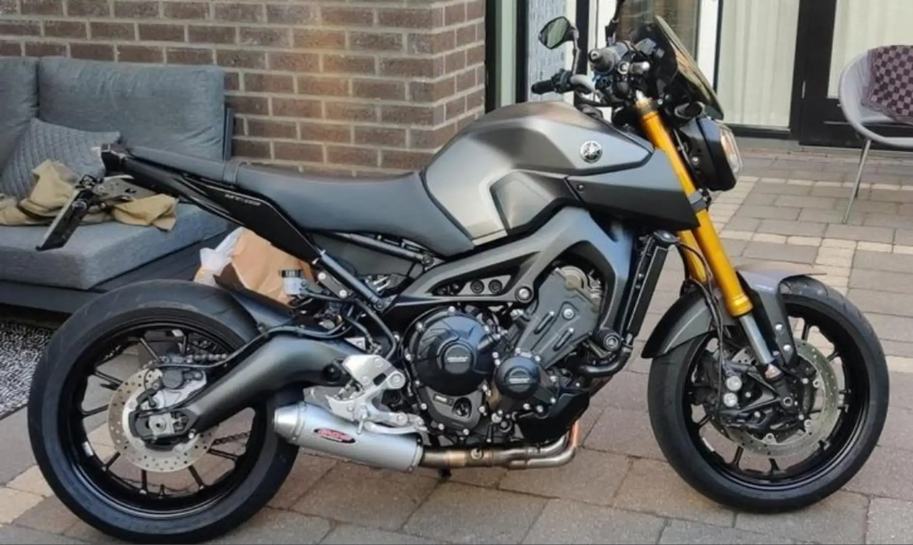 Yamaha MT-09 Yamaha MT-09 met weinig KM's en veel opties Grijs - 1