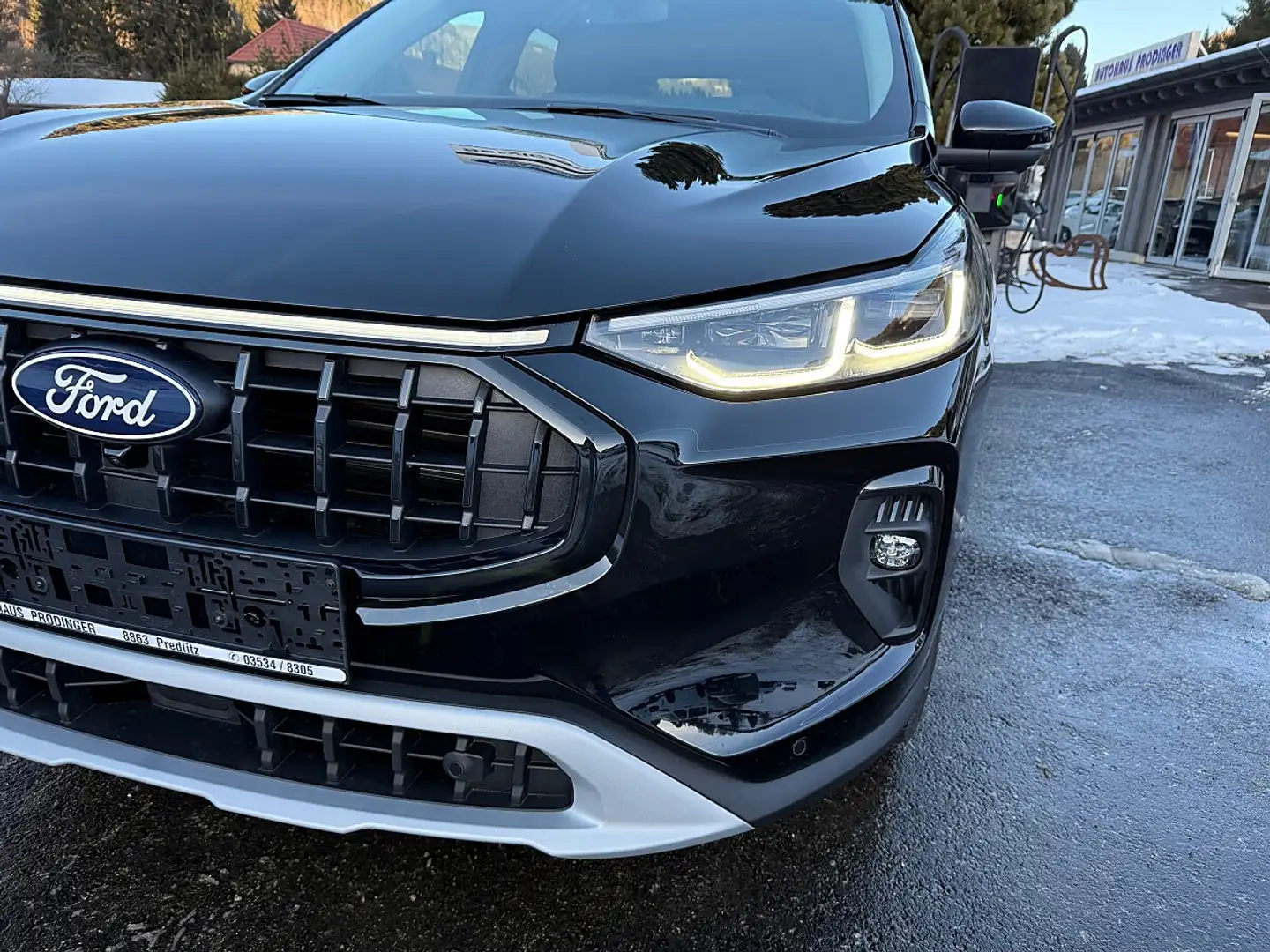 Ford Kuga 2,5 Duratec FHEV Active X Allrad Aut. Schwarz - 2