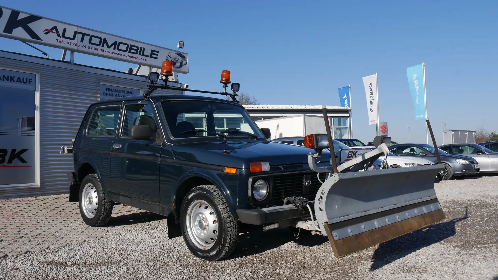 Lada Taiga Basis 4x4 Winterdienstfahrzeug Schneeschild Salzst Schwarz - 1