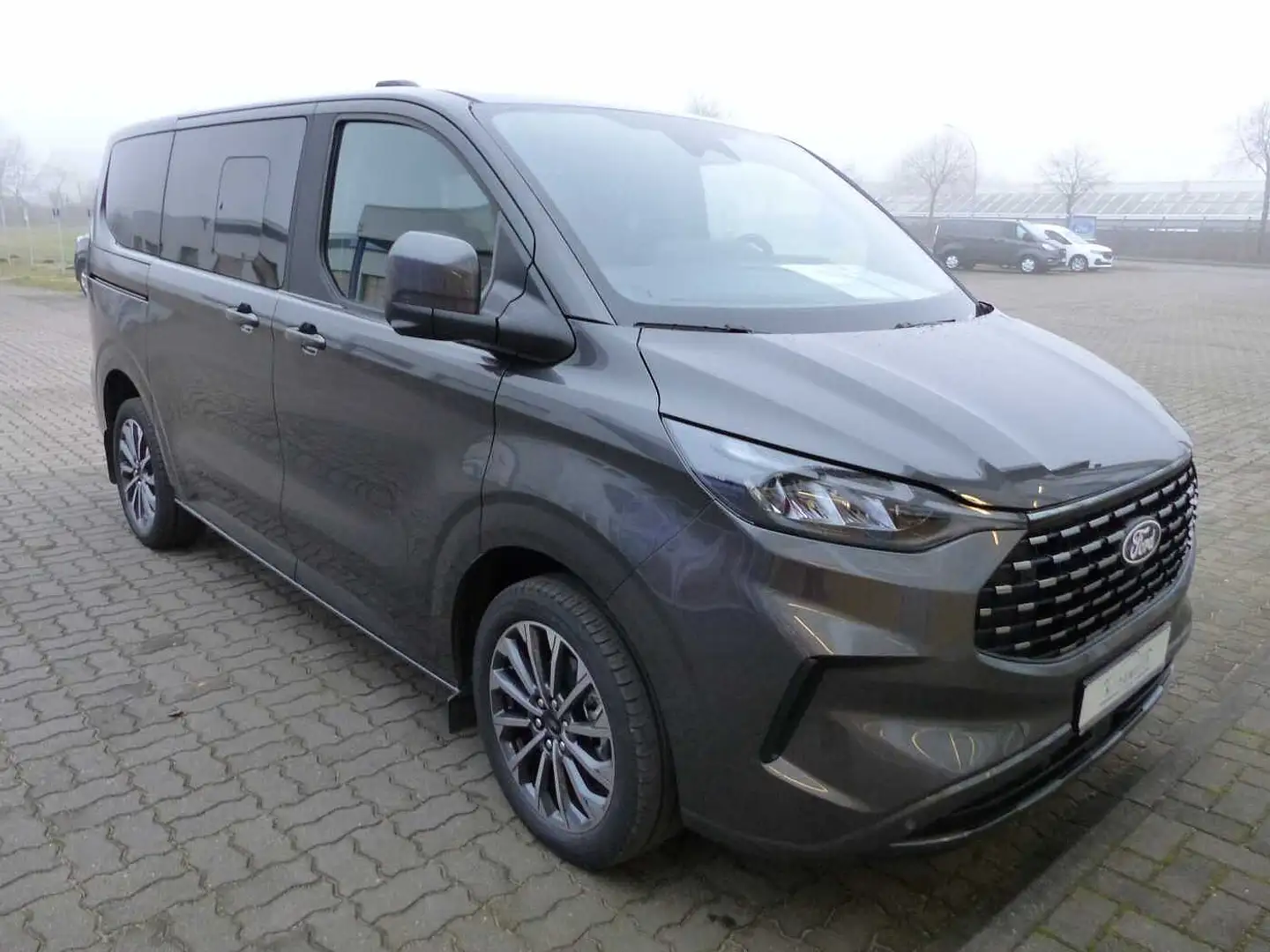 Ford Tourneo Custom 2.0 EcoBlue L1 Autm. Titanium X Grau - 2