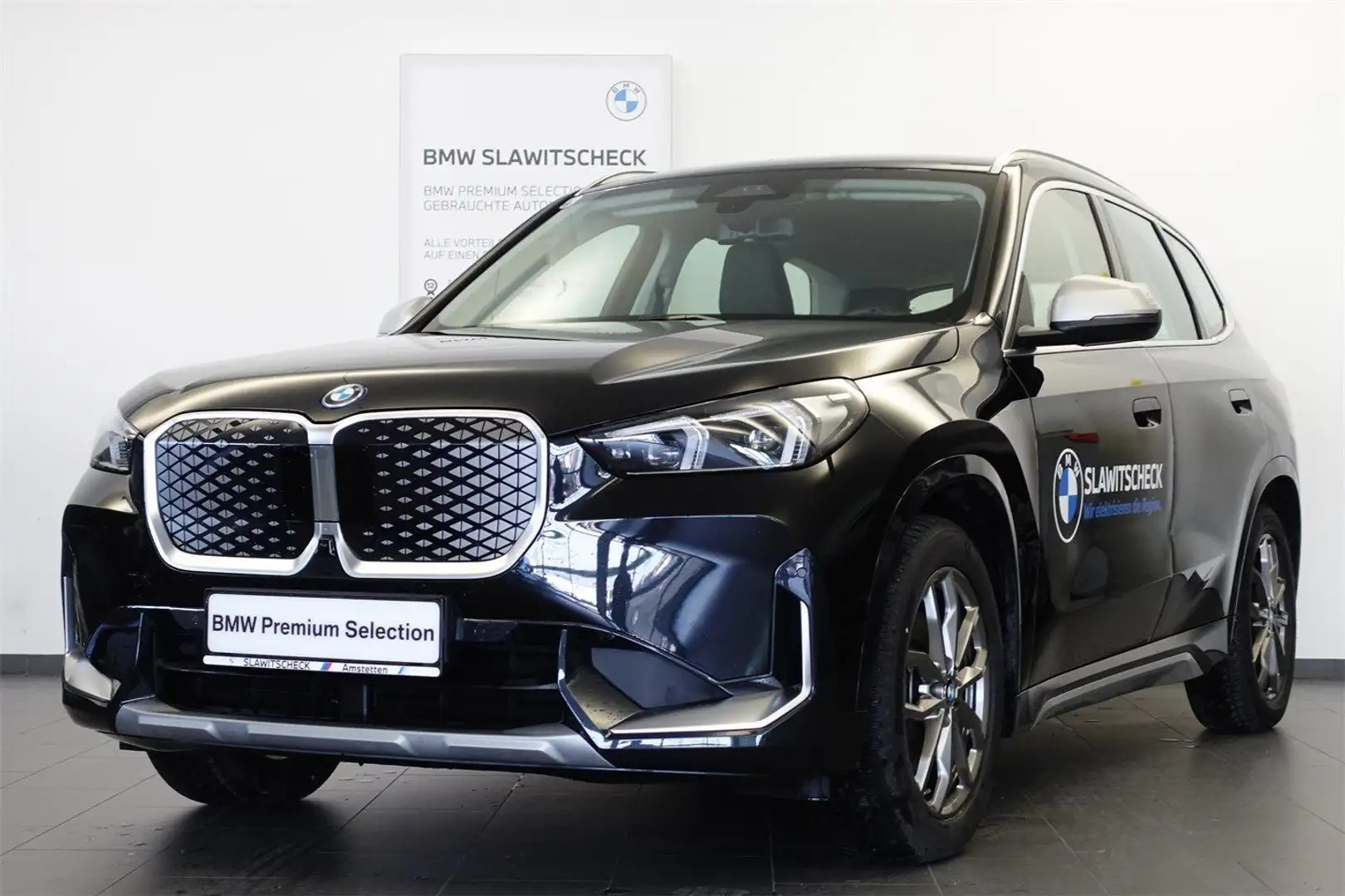 BMW iX1 xDrive30 U11 3,99 FIXZINSAKTION Schwarz - 1
