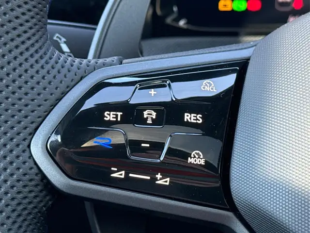 Volkswagen Golf R 4x4+PANO+MATRIX+HUD+HARMAN+NAVI+360 KAMERA+19... Ansicht 23