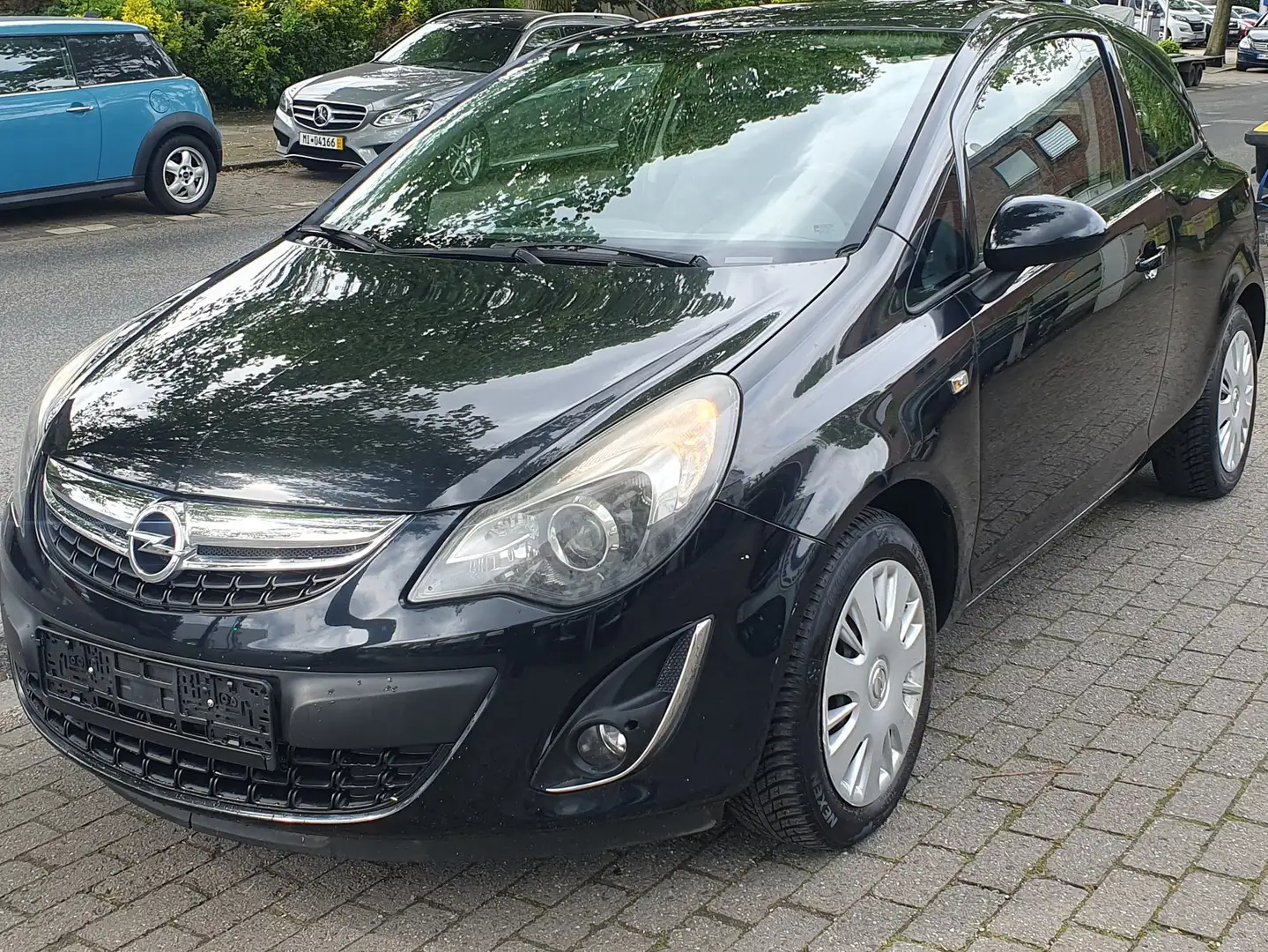 Opel Corsa Sehr Gepflegt Viele Extras Inspektion Tüv neu Schwarz - 1