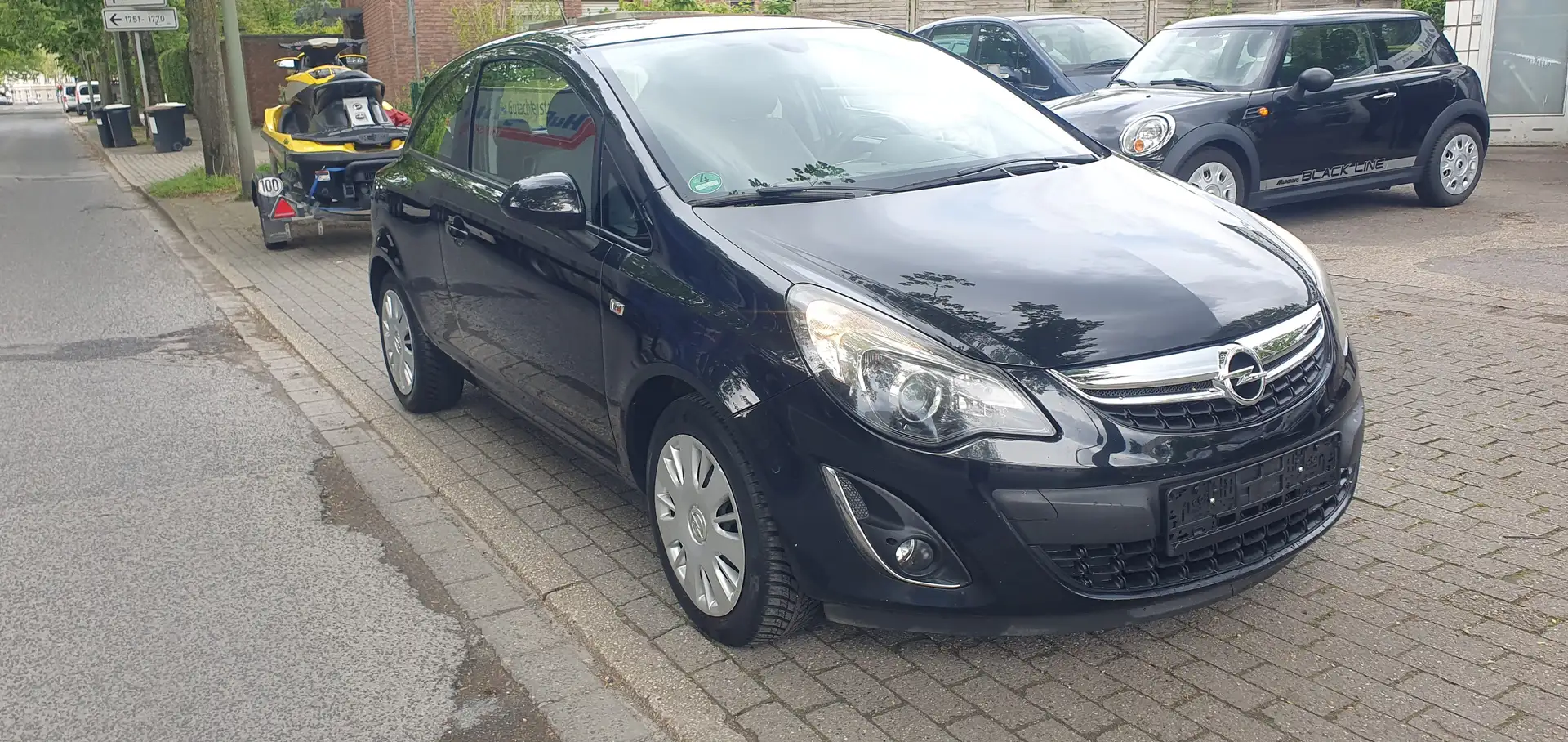 Opel Corsa Sehr Gepflegt Viele Extras Inspektion Tüv neu Schwarz - 2