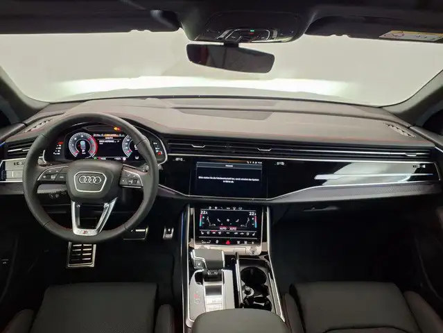 Audi Q8 view 11