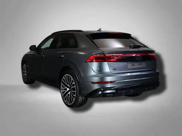 Audi Q8 view 3