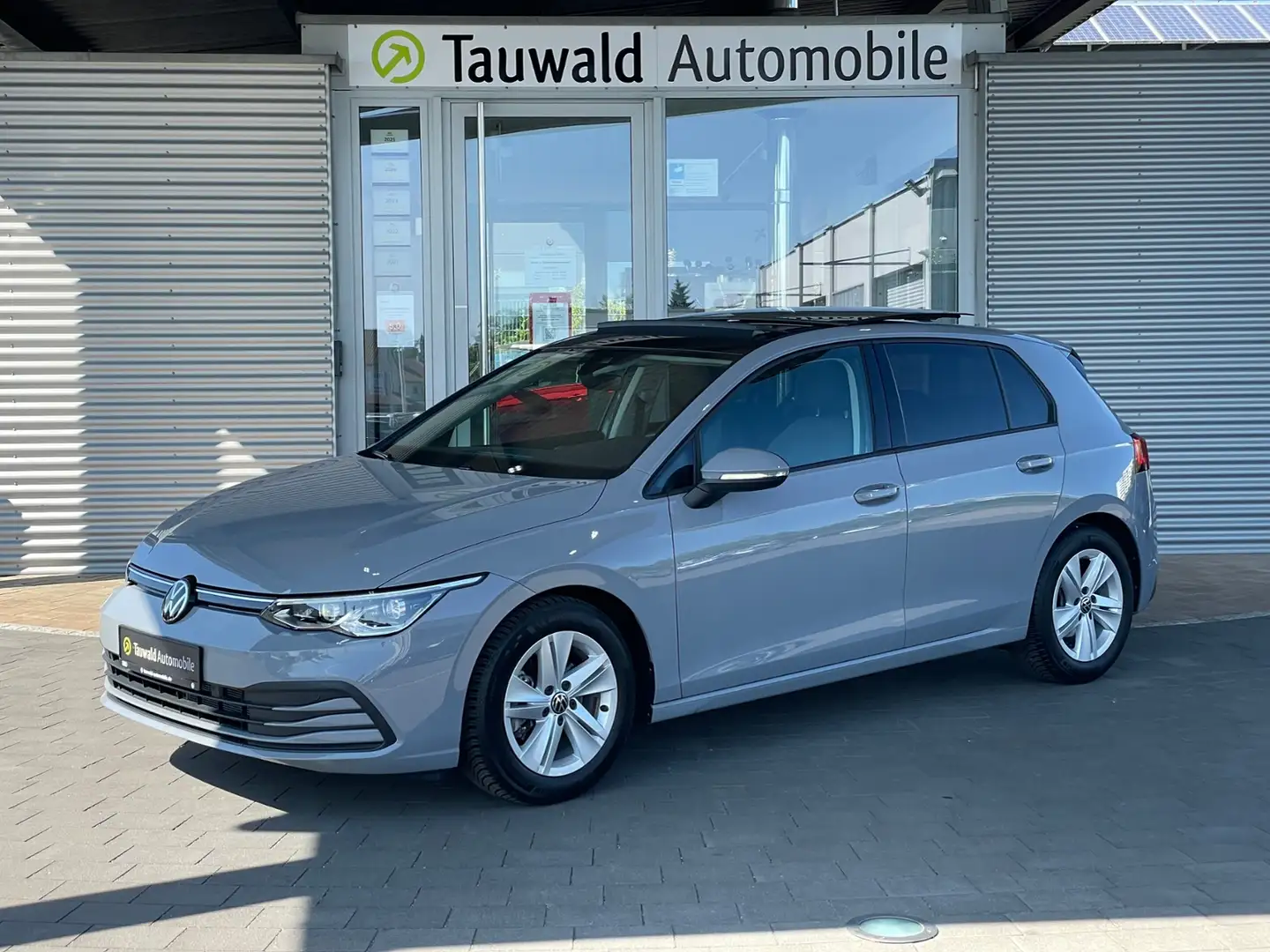 Volkswagen Golf VIII 1.5 TSI Life PANO/ACC/MATRIX/SHZ/GJR Gris - 2