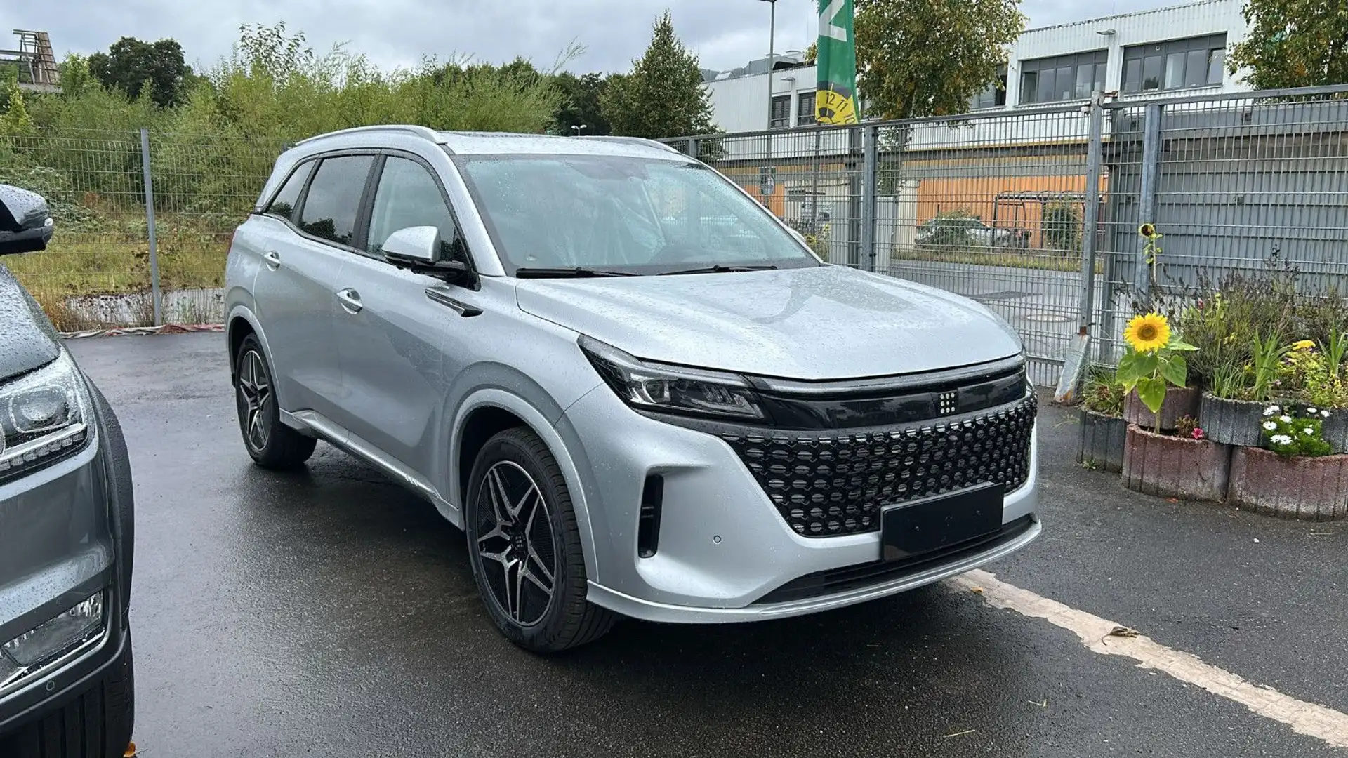 DFSK Fengon E5, PHEV, 7-Sitzer, 3 J. Garantie Silber - 1