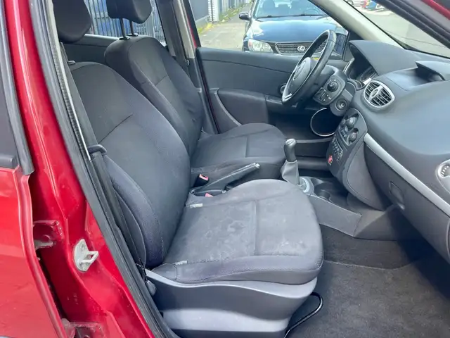 Renault Clio view 9