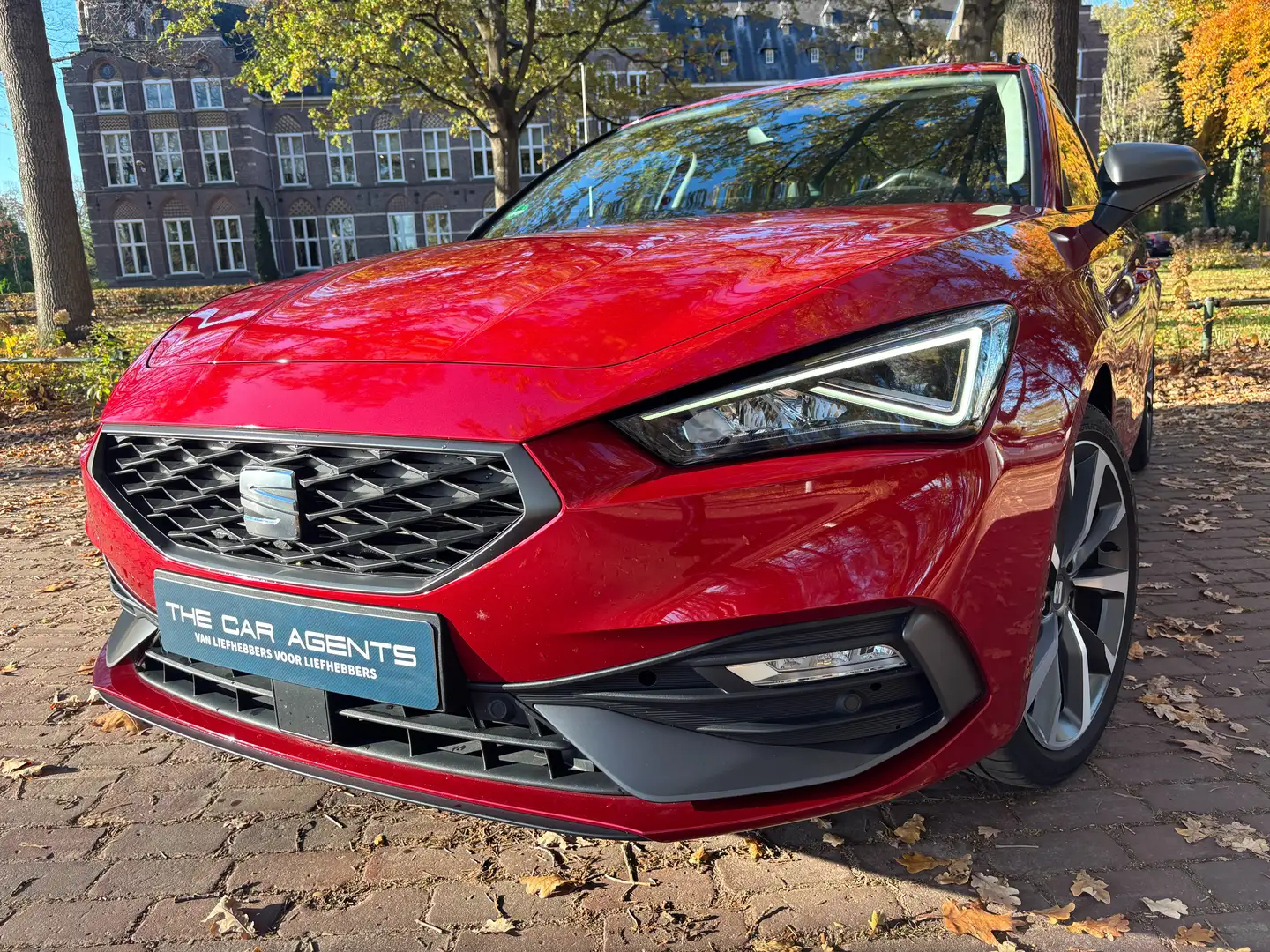 SEAT Leon Sportstourer 1.5 eTSI FR Automaat buss. intense Rood - 2