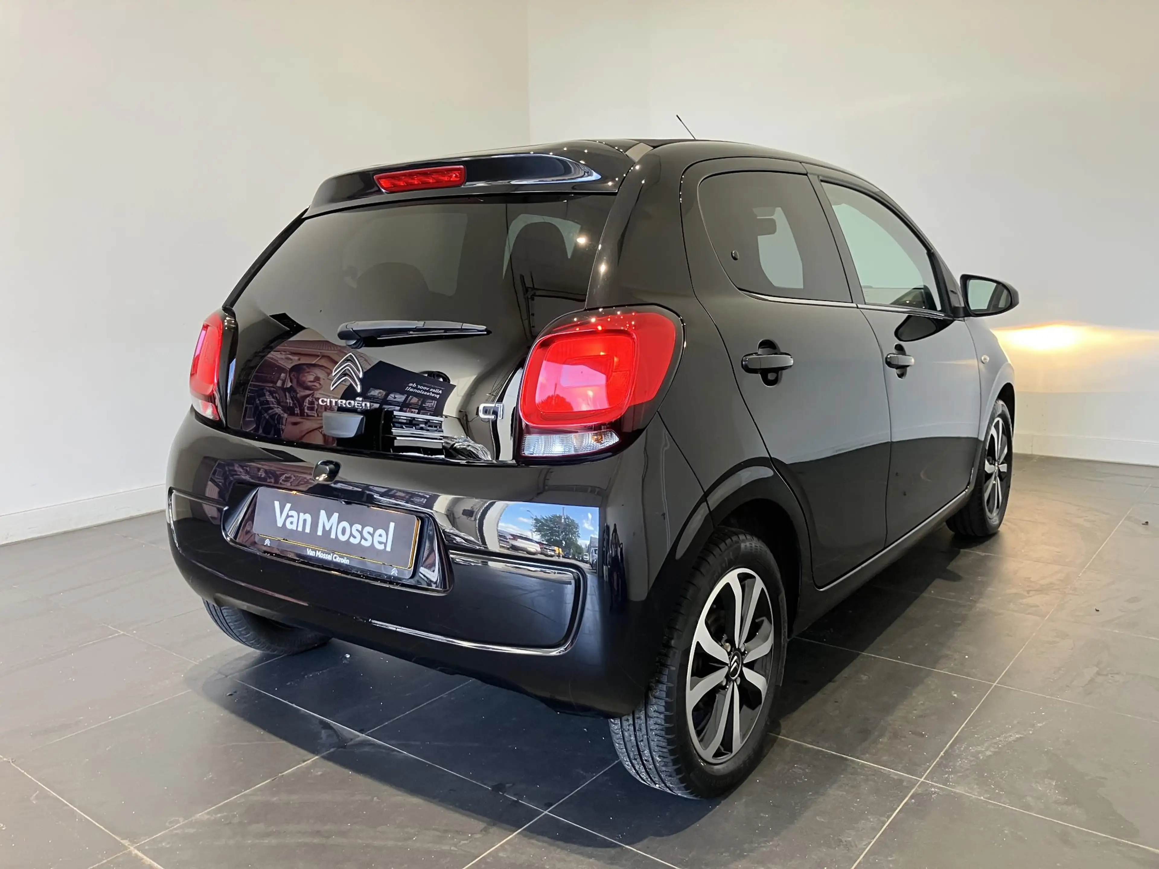 Citroen C1 1.0 VTi Airscape Shine — photo 8