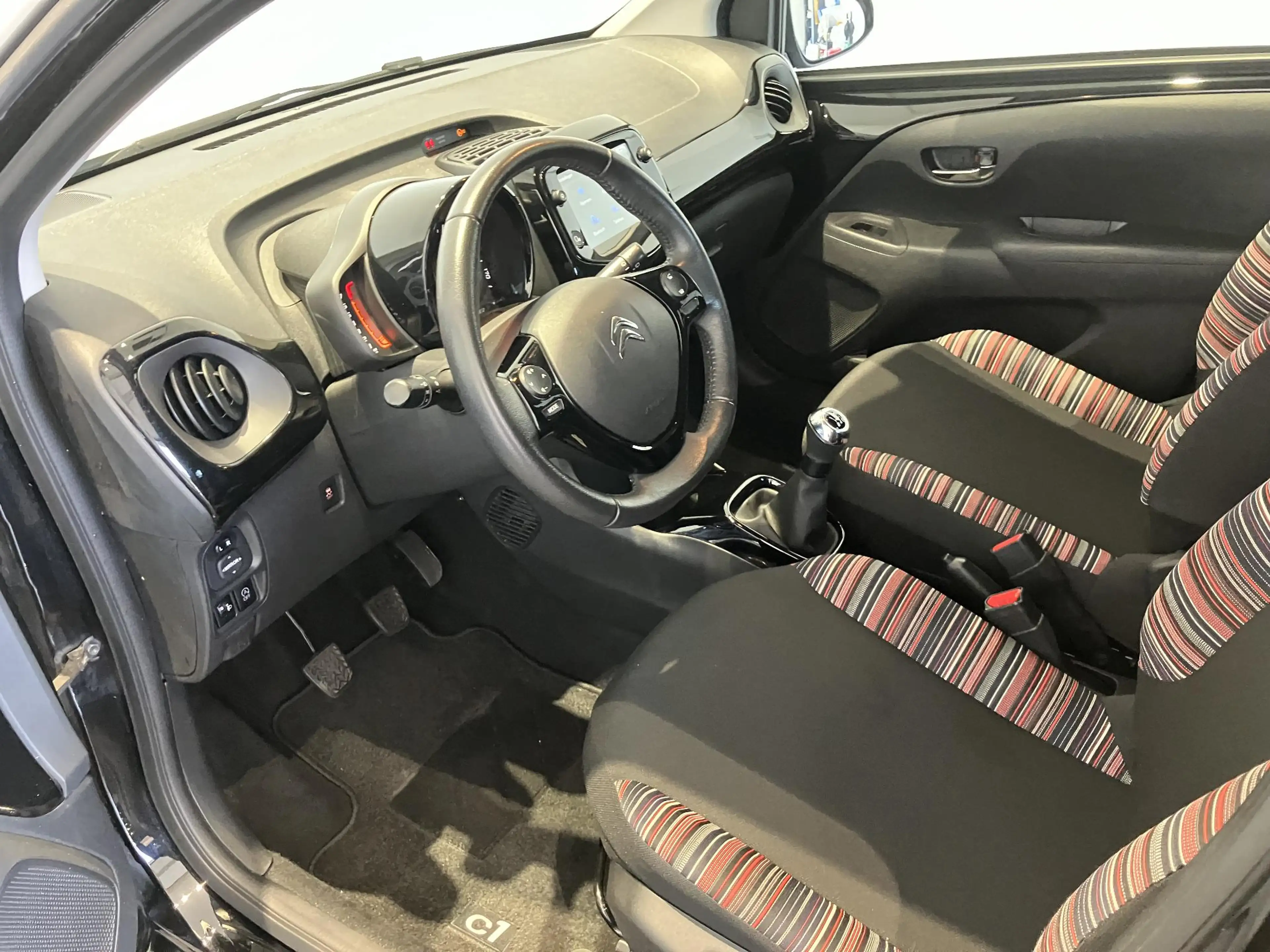 Citroen C1 1.0 VTi Airscape Shine — photo 15