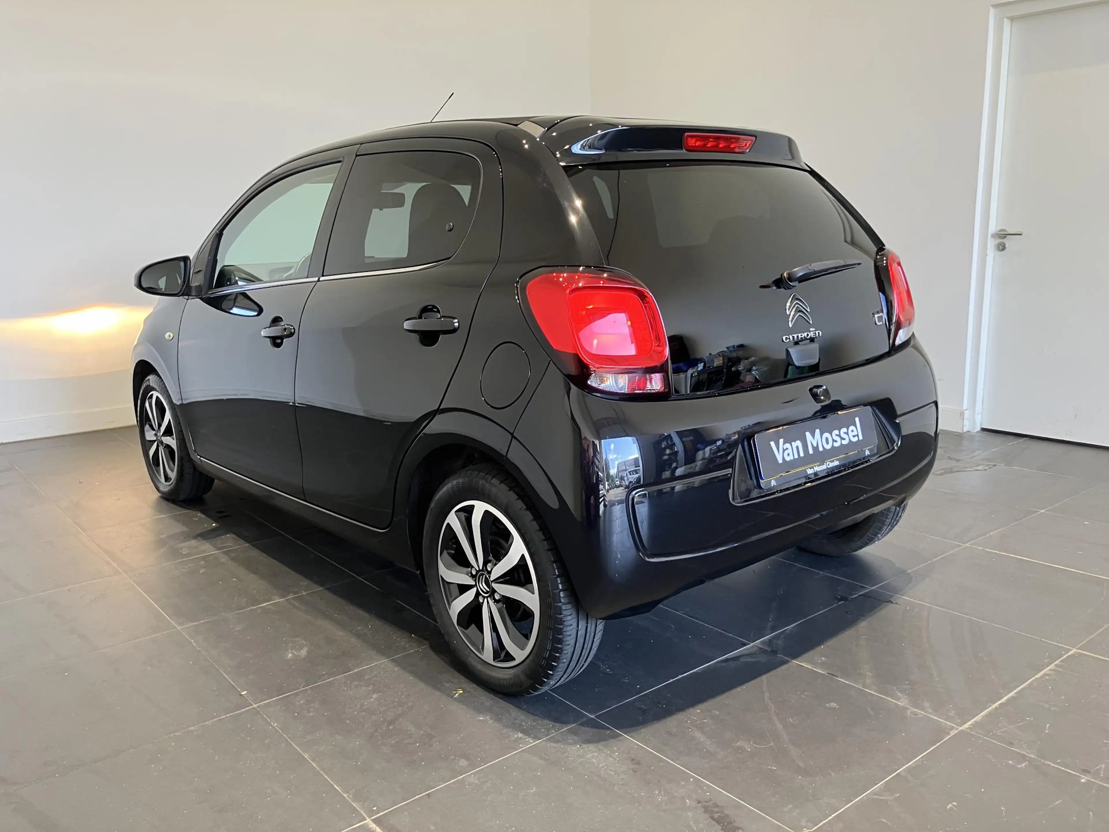 Citroen C1 1.0 VTi Airscape Shine — photo 6