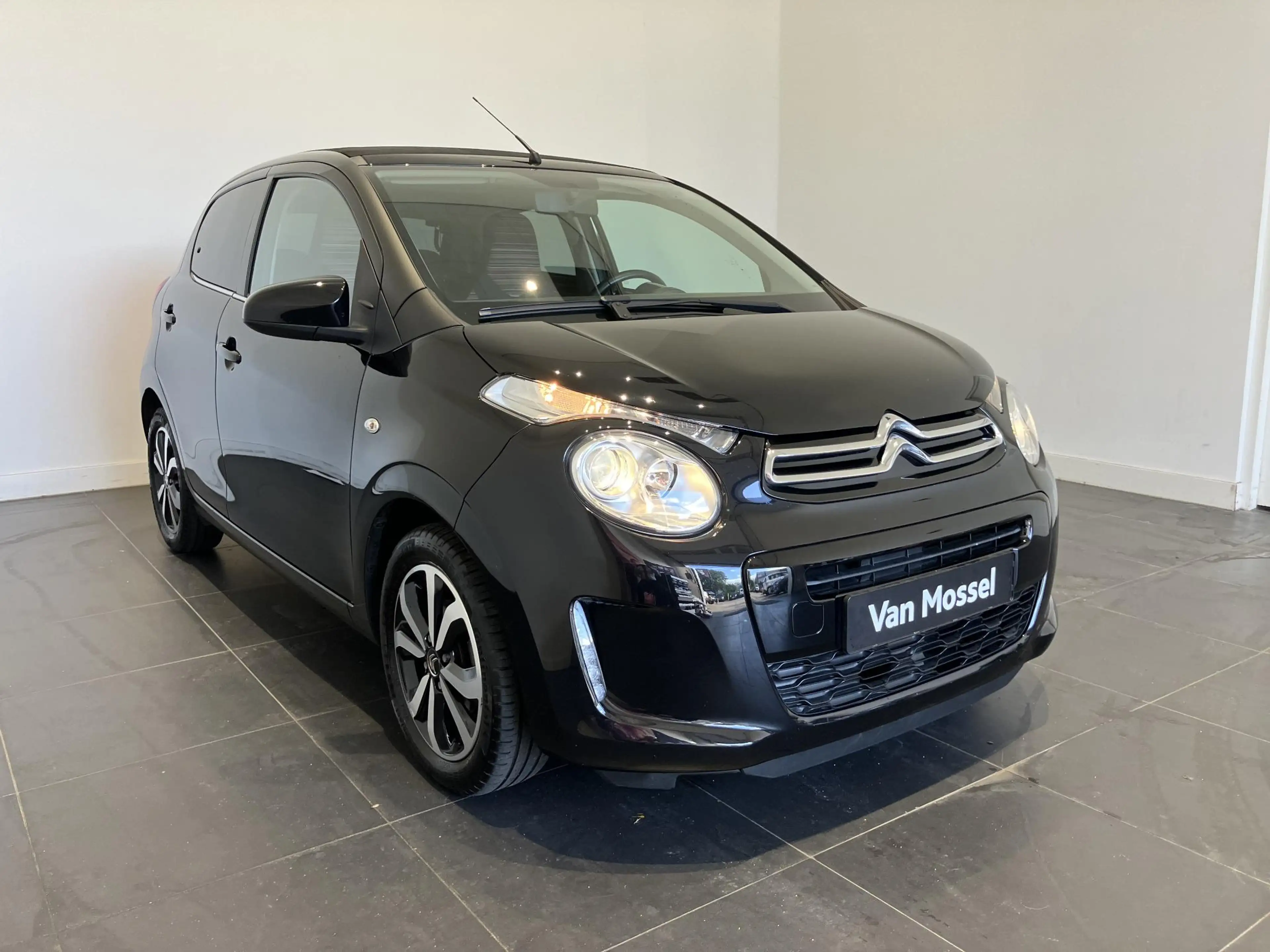 Citroen C1 1.0 VTi Airscape Shine — photo 4