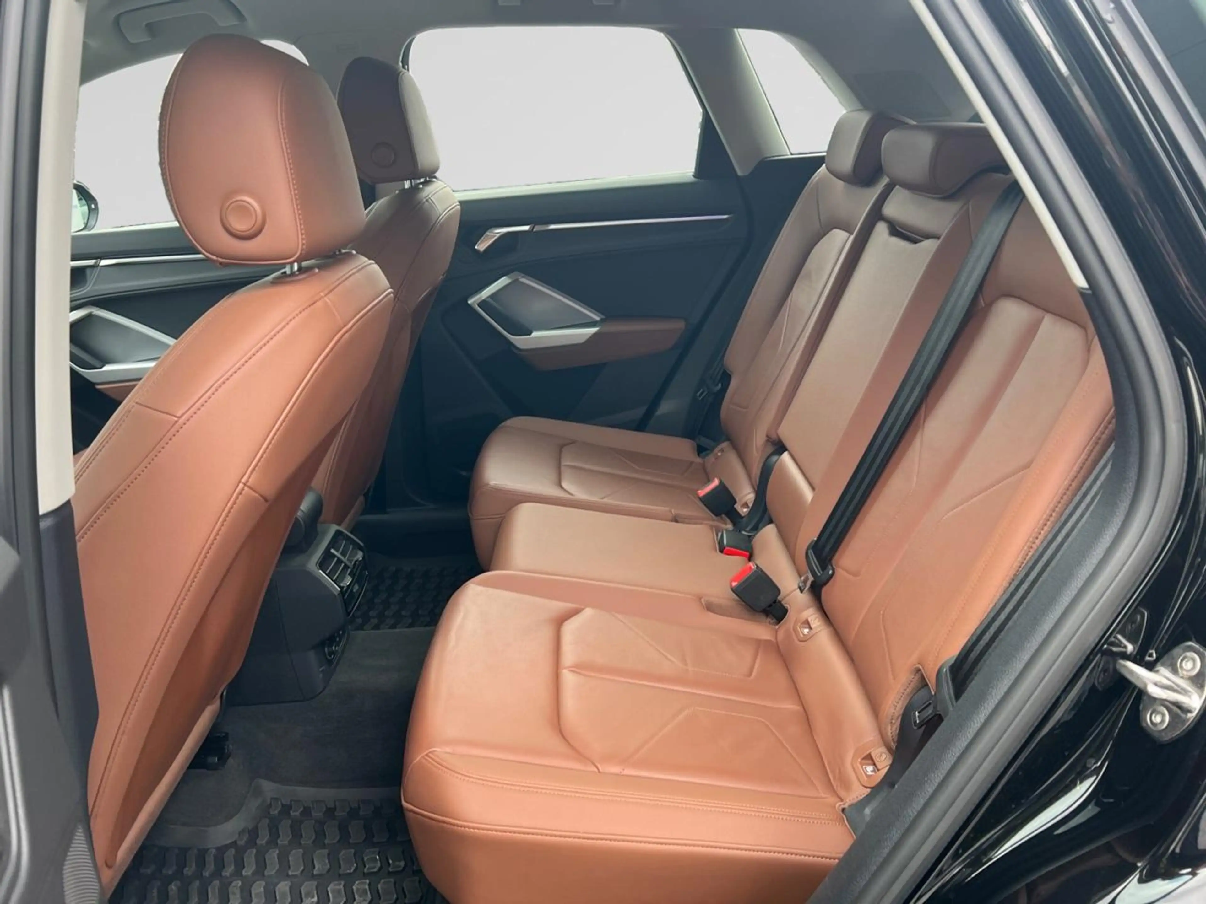 Audi Q3 Q3 35 TDi Business Edition Advanced S tronic — photo 13