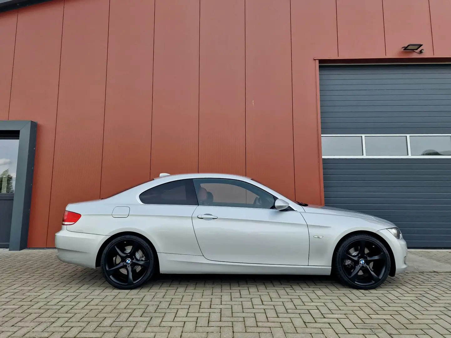 BMW 330 330i E92 coupe High Executive, Aut. 272Pk, N52B30 Argent - 1