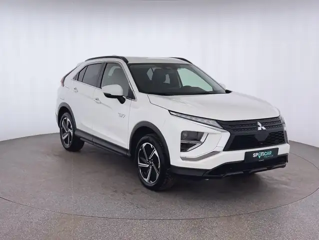 Mitsubishi Eclipse Cross view 3